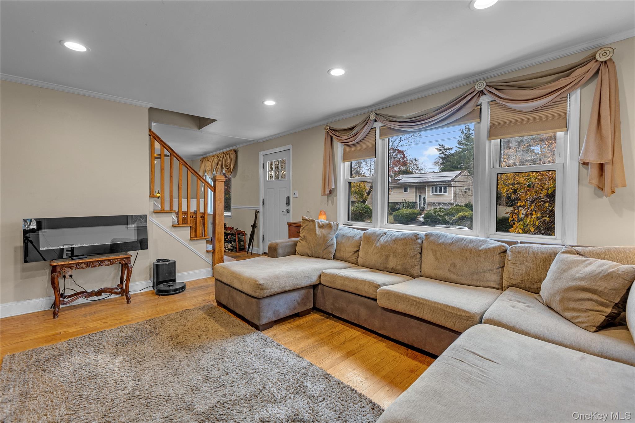 #3 photo, 263 Melville Road, Huntington , NY 11746