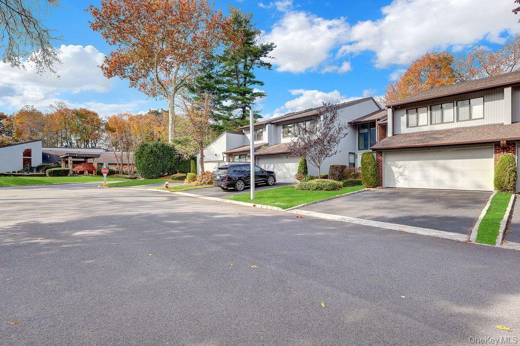 #2 photo, 4 Club Drive, Jericho , NY 11753