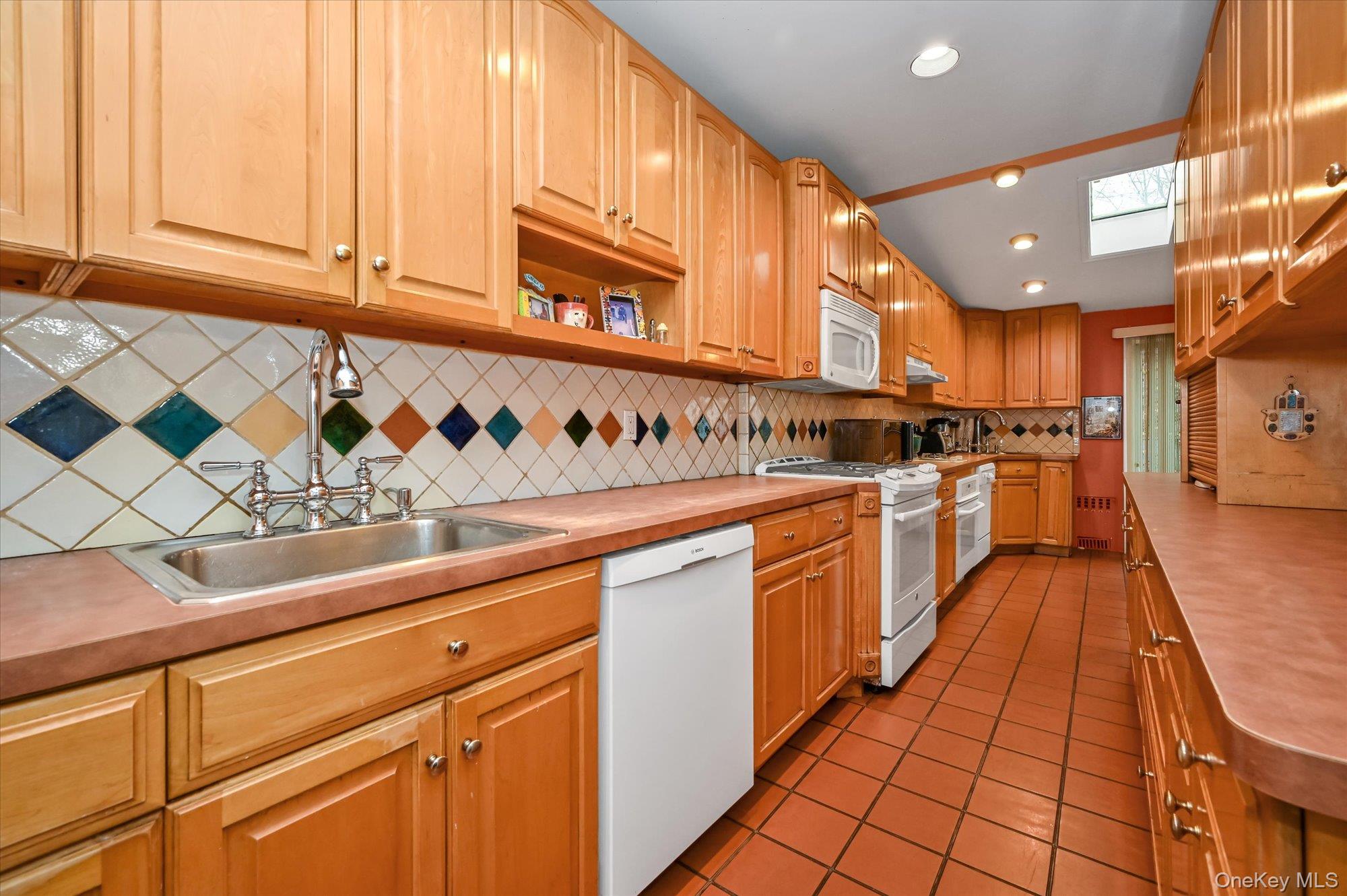 #5 photo, 73-41 141st Place, Kew Garden Hills , NY 11367