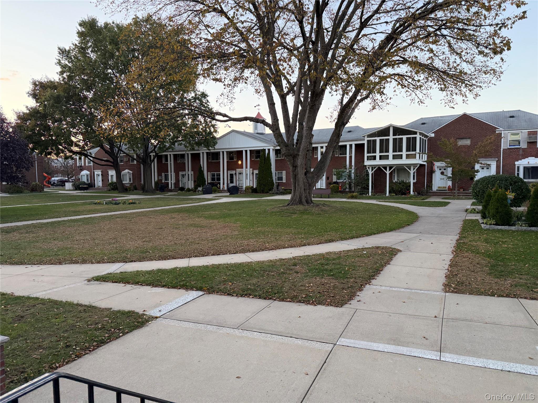 #8 photo, 247-41 77th Crescent, クイーンズ区 Bellerose , NY 11426