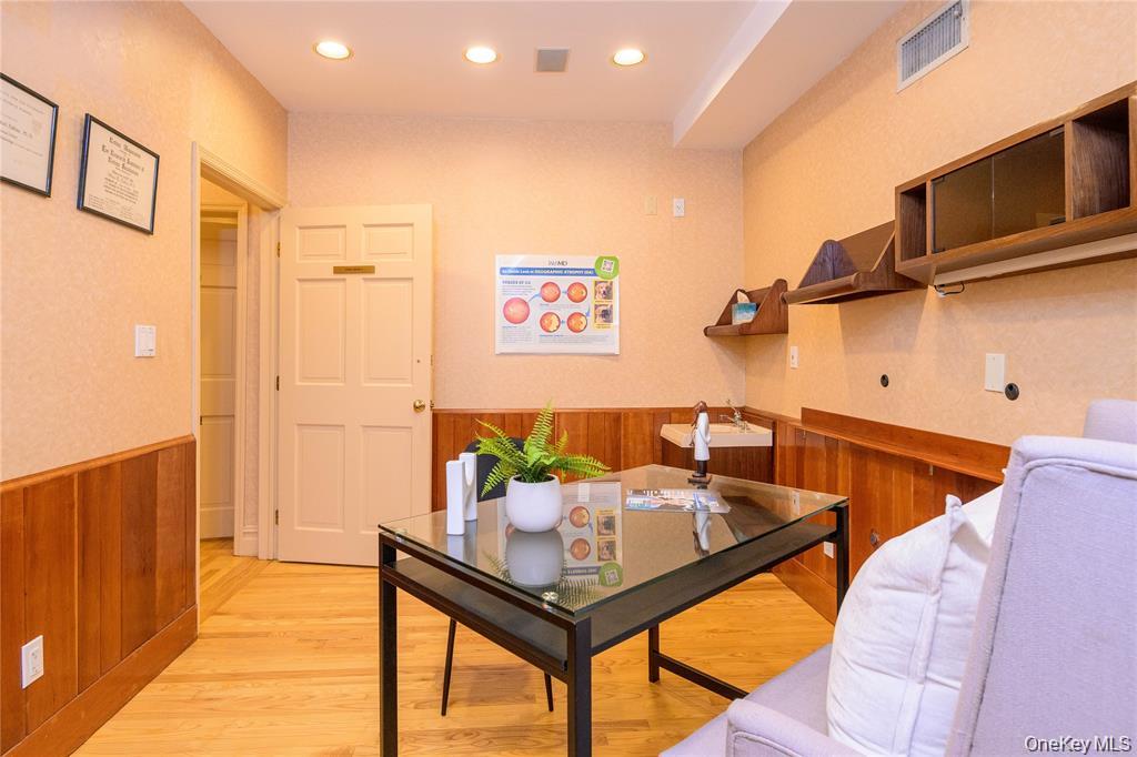 #12 photo, 915 Palmer Road, Bronxville , NY 10708