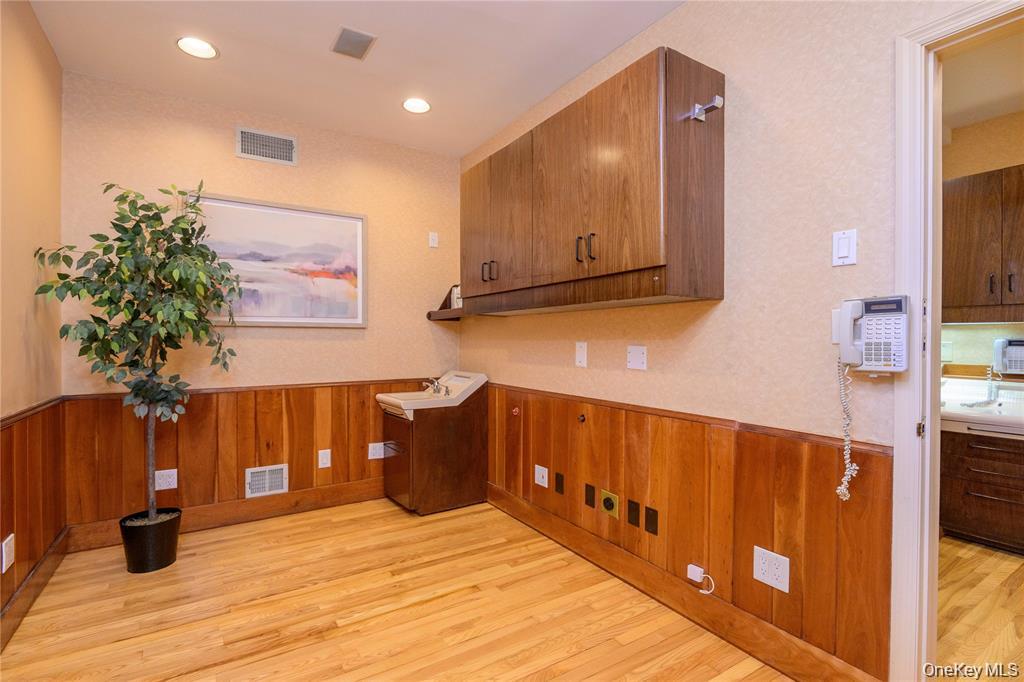 #14 photo, 915 Palmer Road, Bronxville , NY 10708