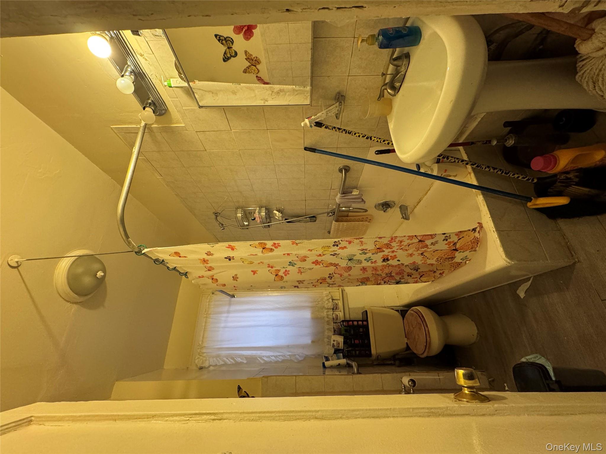 #11 photo, 1140 Metcalf Avenue, Bronx , NY 10472