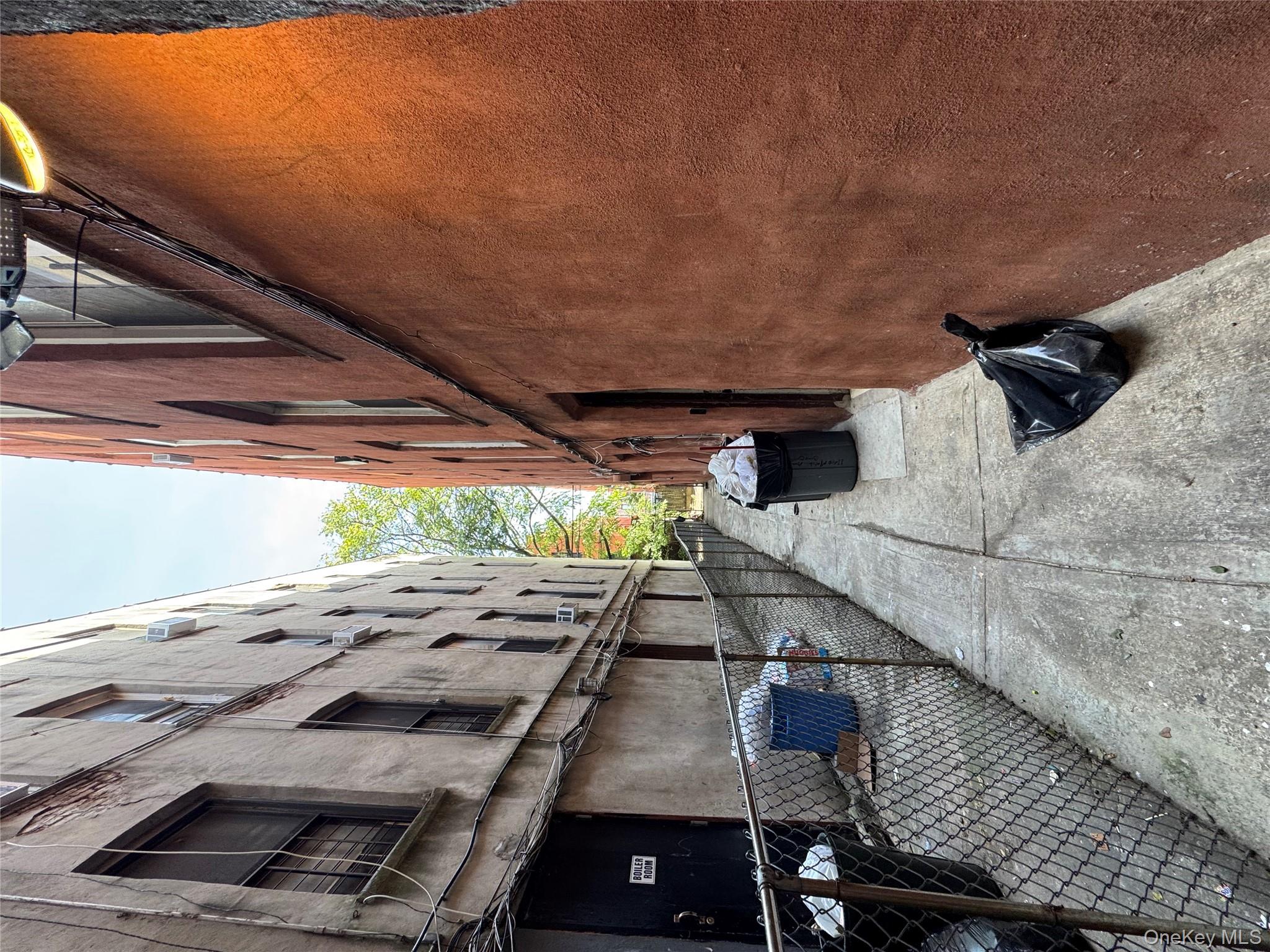 #19 photo, 1140 Metcalf Avenue, Bronx , NY 10472