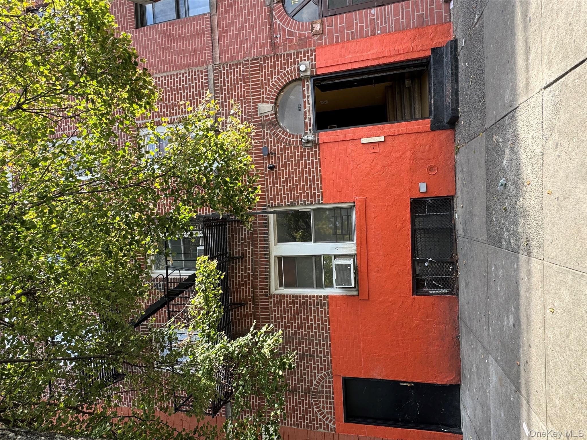 #2 photo, 1140 Metcalf Avenue, Bronx , NY 10472