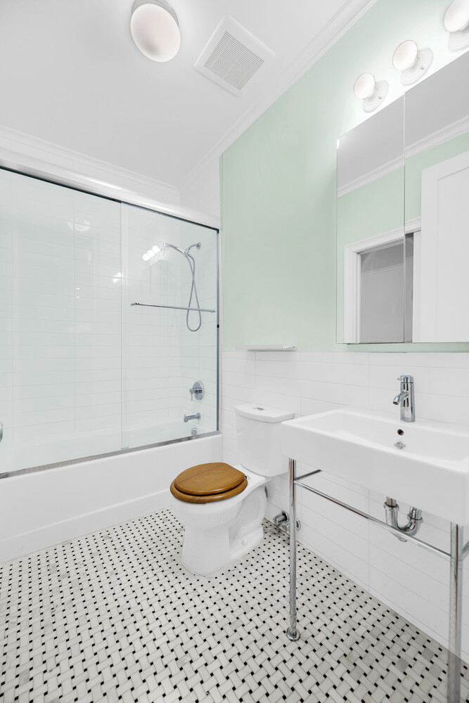 #10 photo, 24-75 38TH Street, Astoria , NY 11101