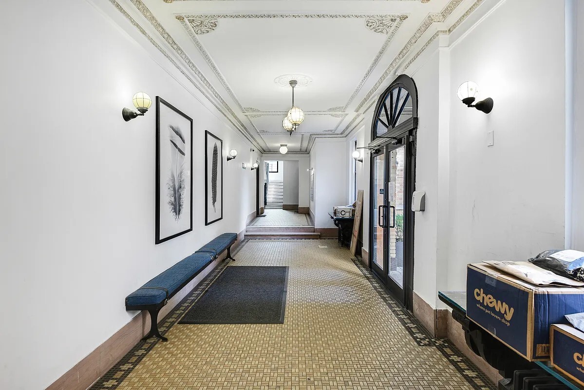 #18 photo, 24-75 38TH Street, Astoria , NY 11101