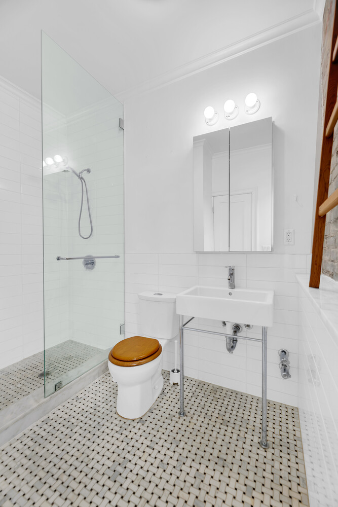 #7 photo, 24-75 38TH Street, Astoria , NY 11101