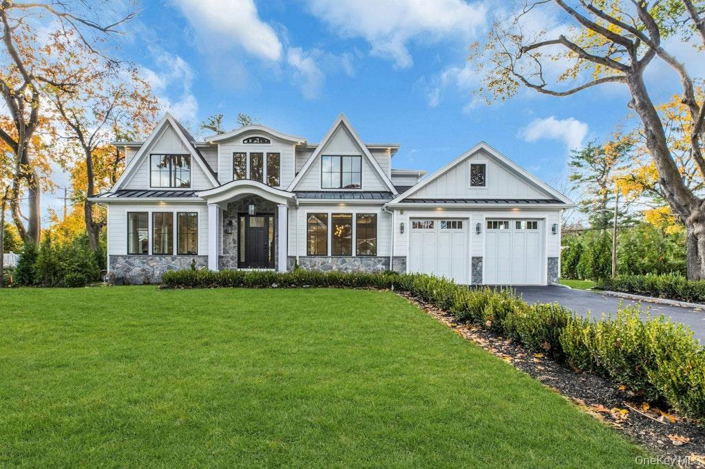 #1 photo, 150 Milburn Lane, East Hills , NY 11577