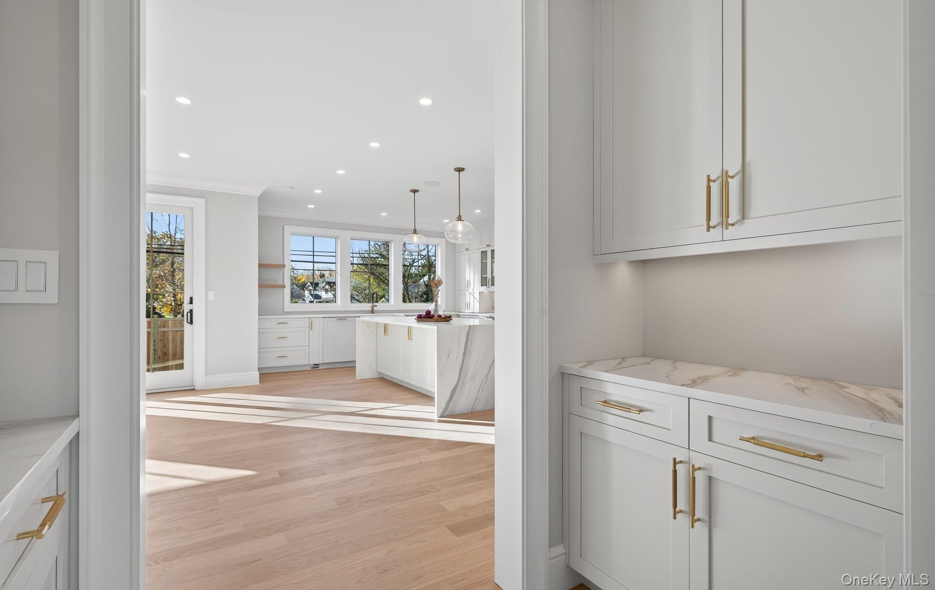 #4 photo, 150 Milburn Lane, East Hills , NY 11577