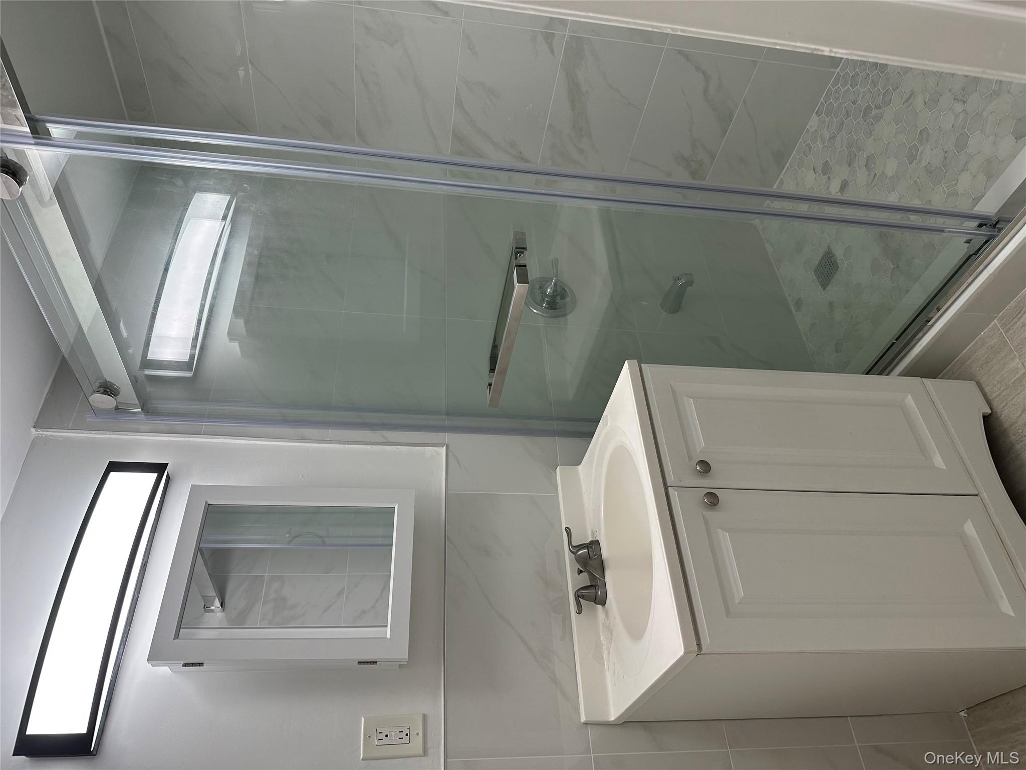 #3 photo, 72 Oakmont Avenue, Selden , NY 11784