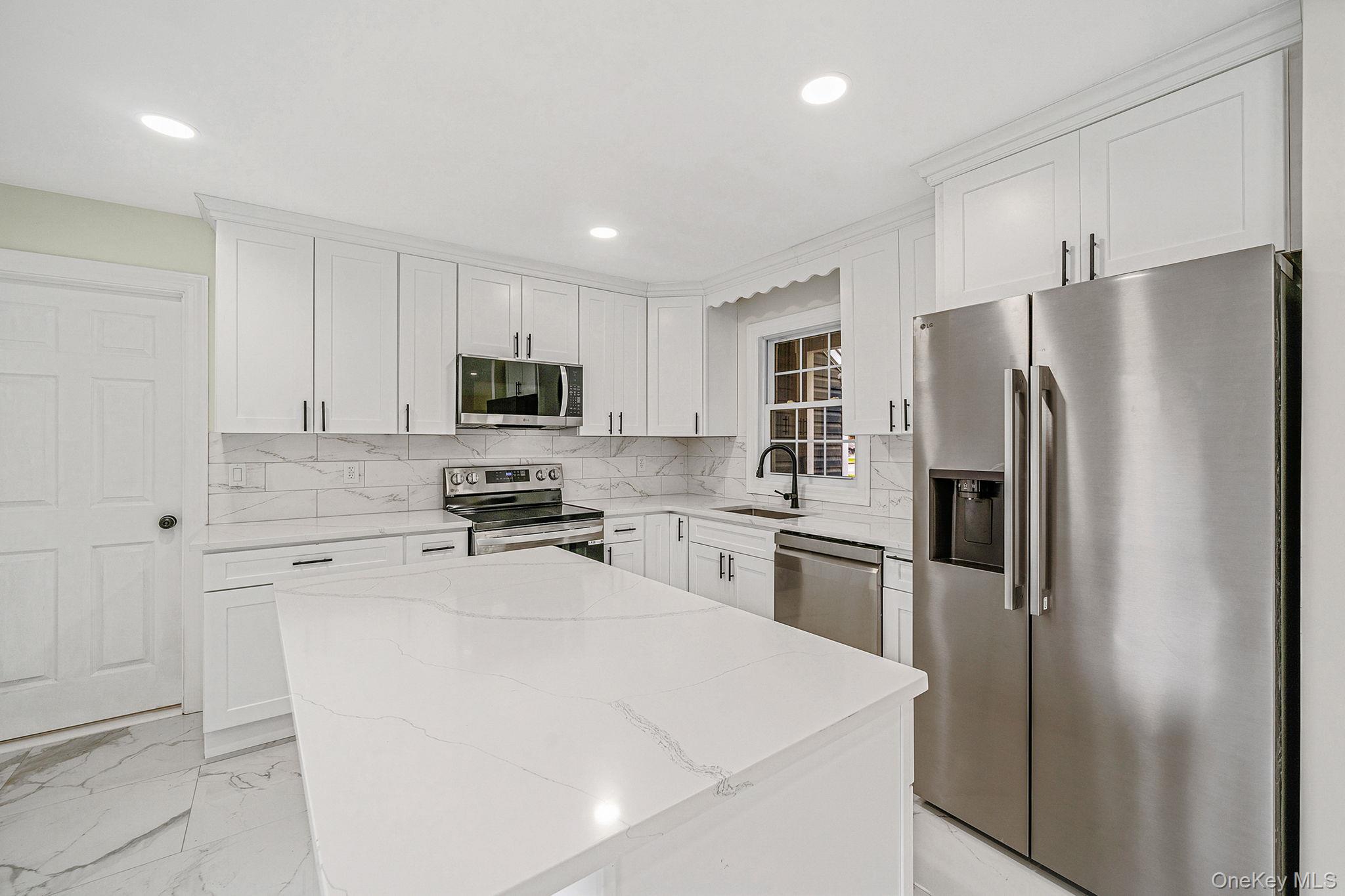 #6 photo, 50 7th Street, Saint James , NY 11780