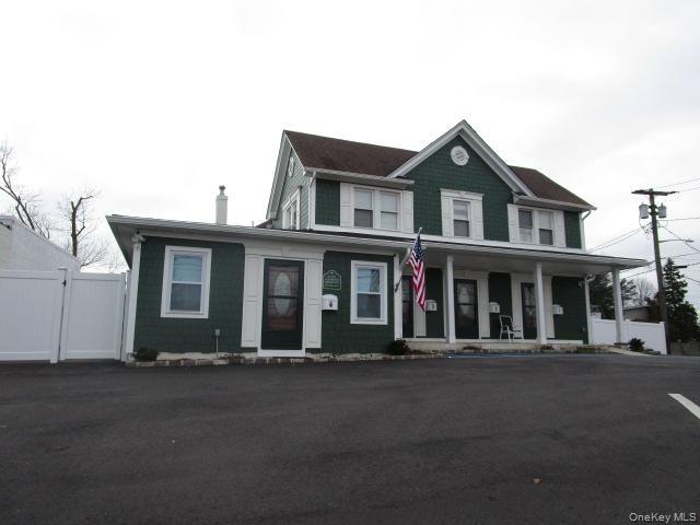 #1 photo, 984 Fulton Street, Farmingdale , NY 11735