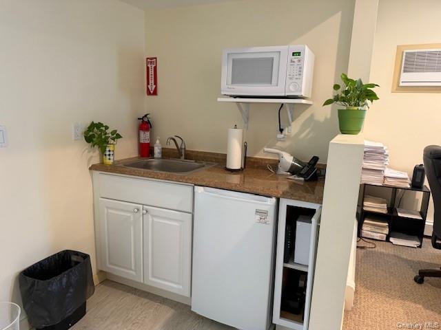 #4 photo, 984 Fulton Street, Farmingdale , NY 11735