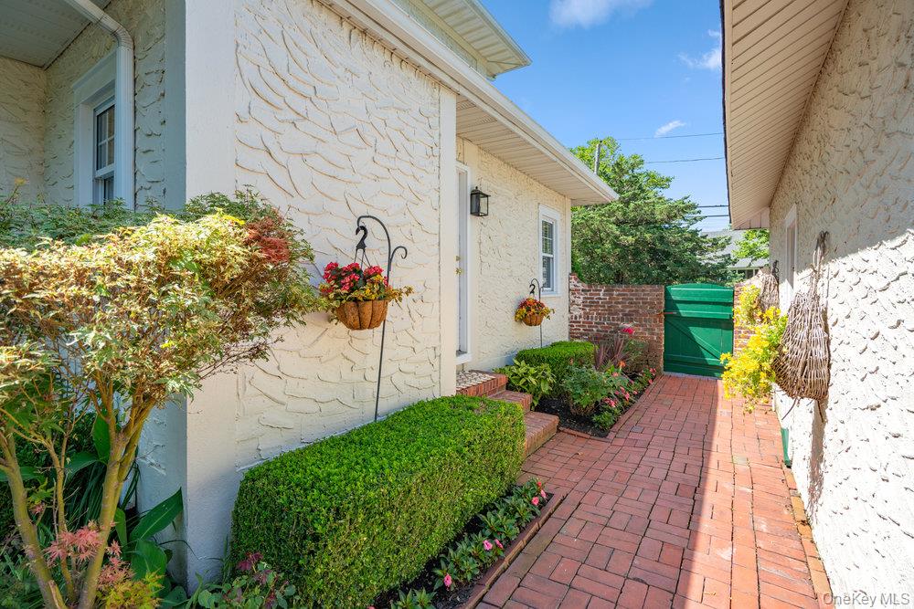 #16 photo, 1 Bayview Avenue, Islip , NY 11751