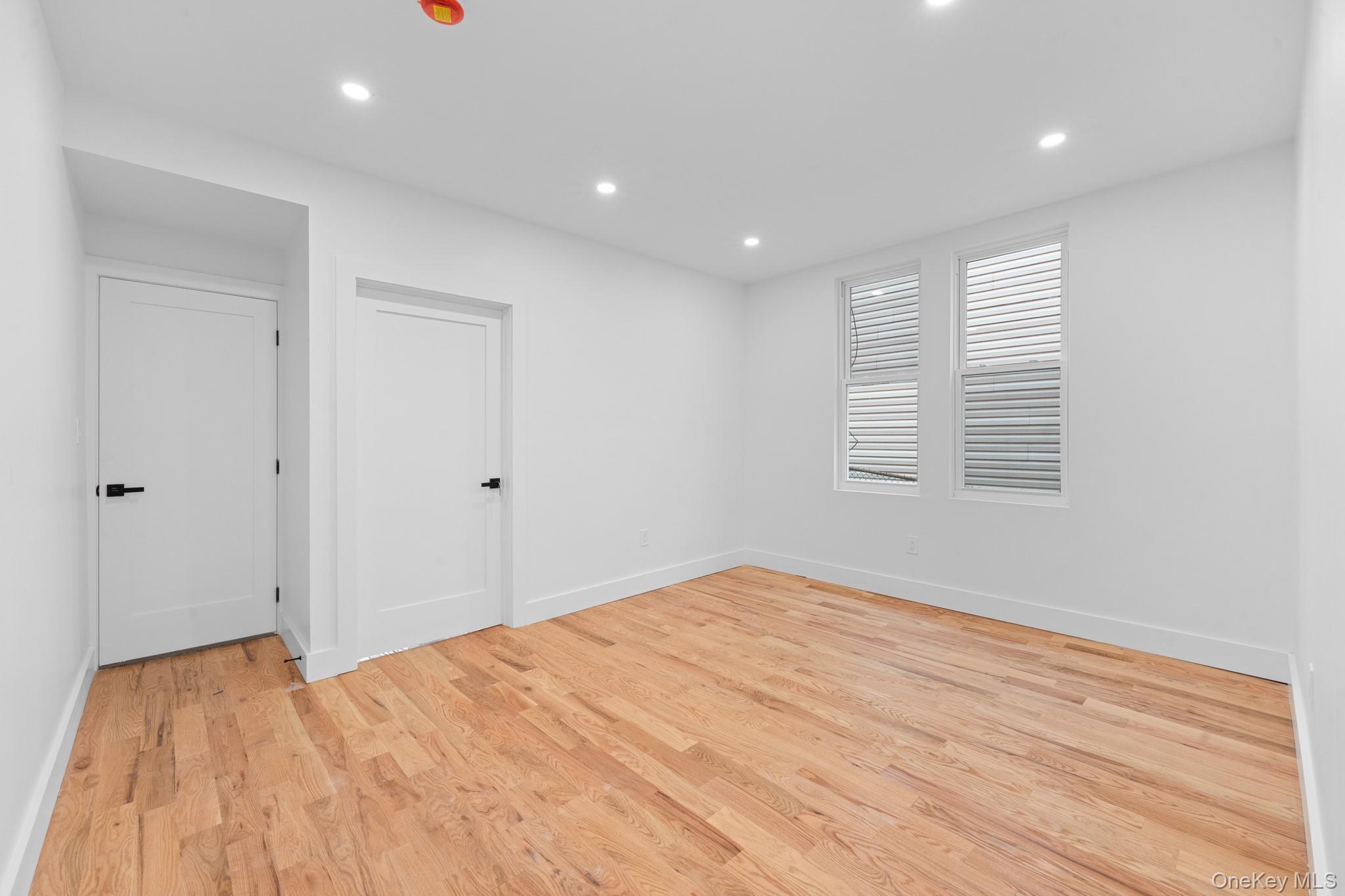 #4 photo, 741 E 227th Street, Bronx , NY 10466