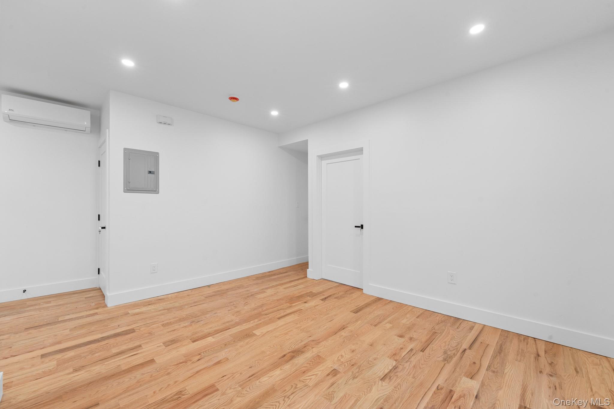 #6 photo, 741 E 227th Street, Bronx , NY 10466