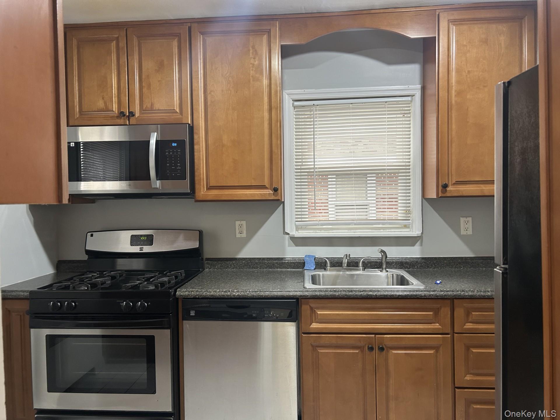 #4 photo, 46 Beechwood Lane, New Hyde Park , NY 11040