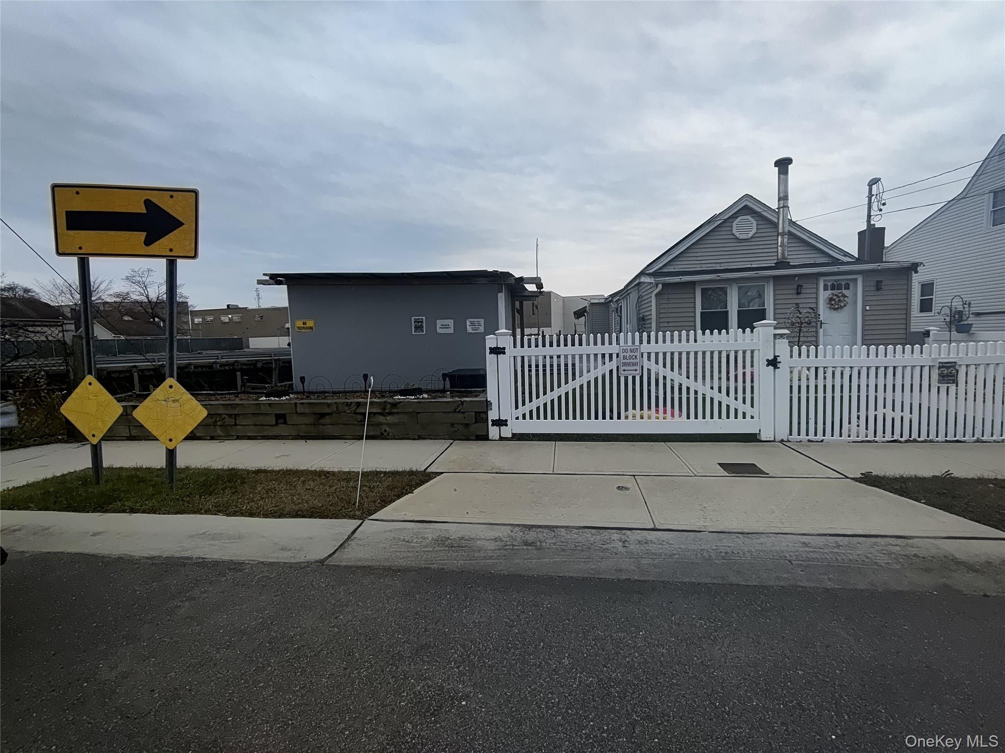 #2 photo, 5 Chestnut Road, Inwood , NY 11096