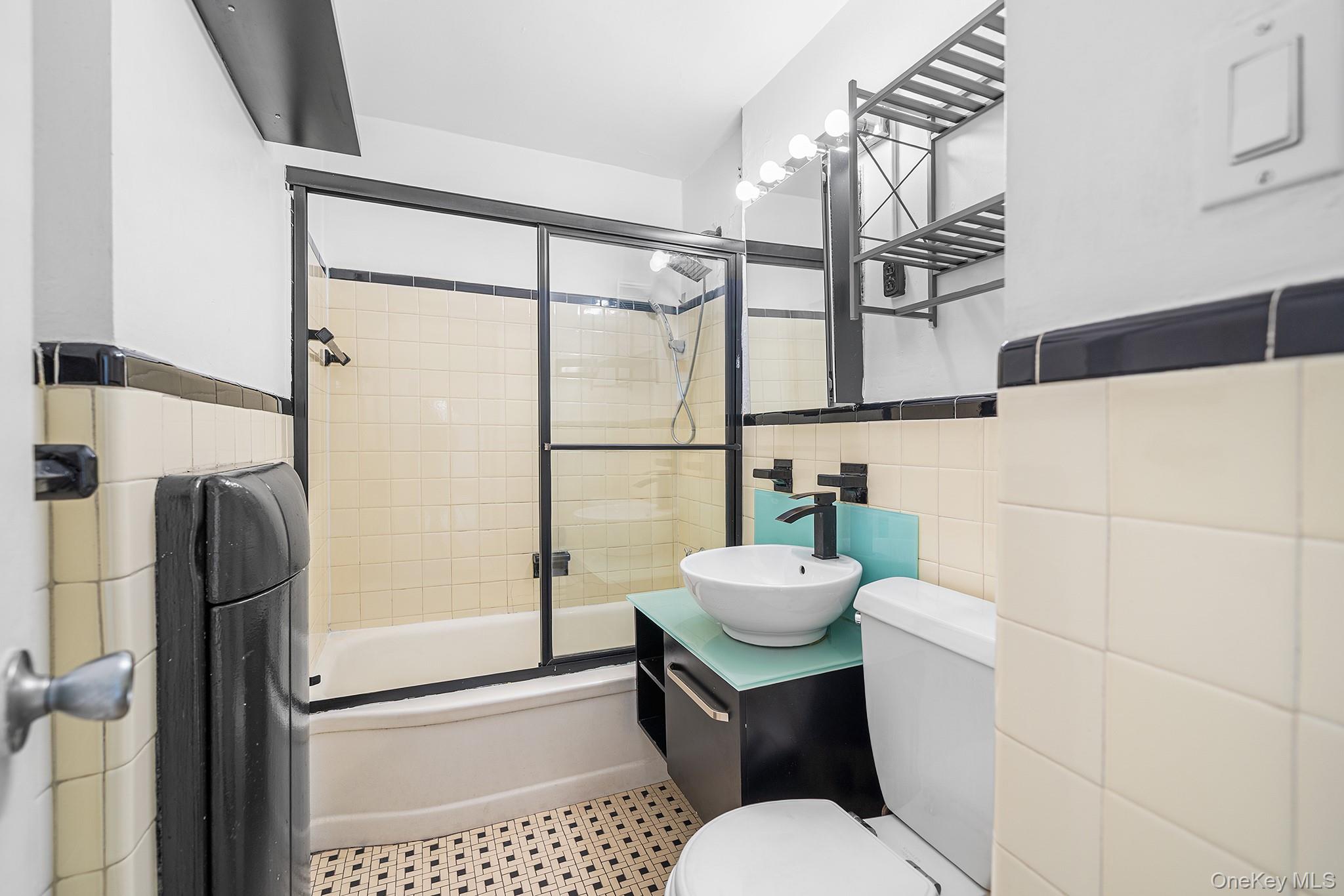 #15 photo, 98-33 64th Avenue, Rego Park , NY 11374