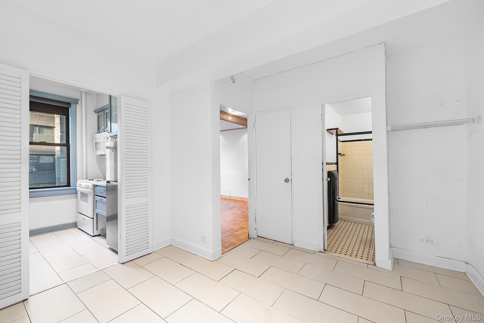 #4 photo, 98-33 64th Avenue, Rego Park , NY 11374