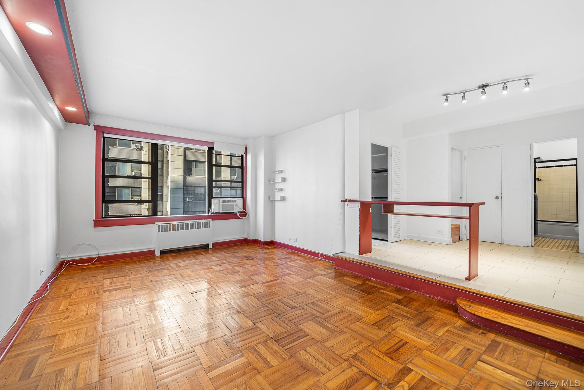 #7 photo, 98-33 64th Avenue, Rego Park , NY 11374