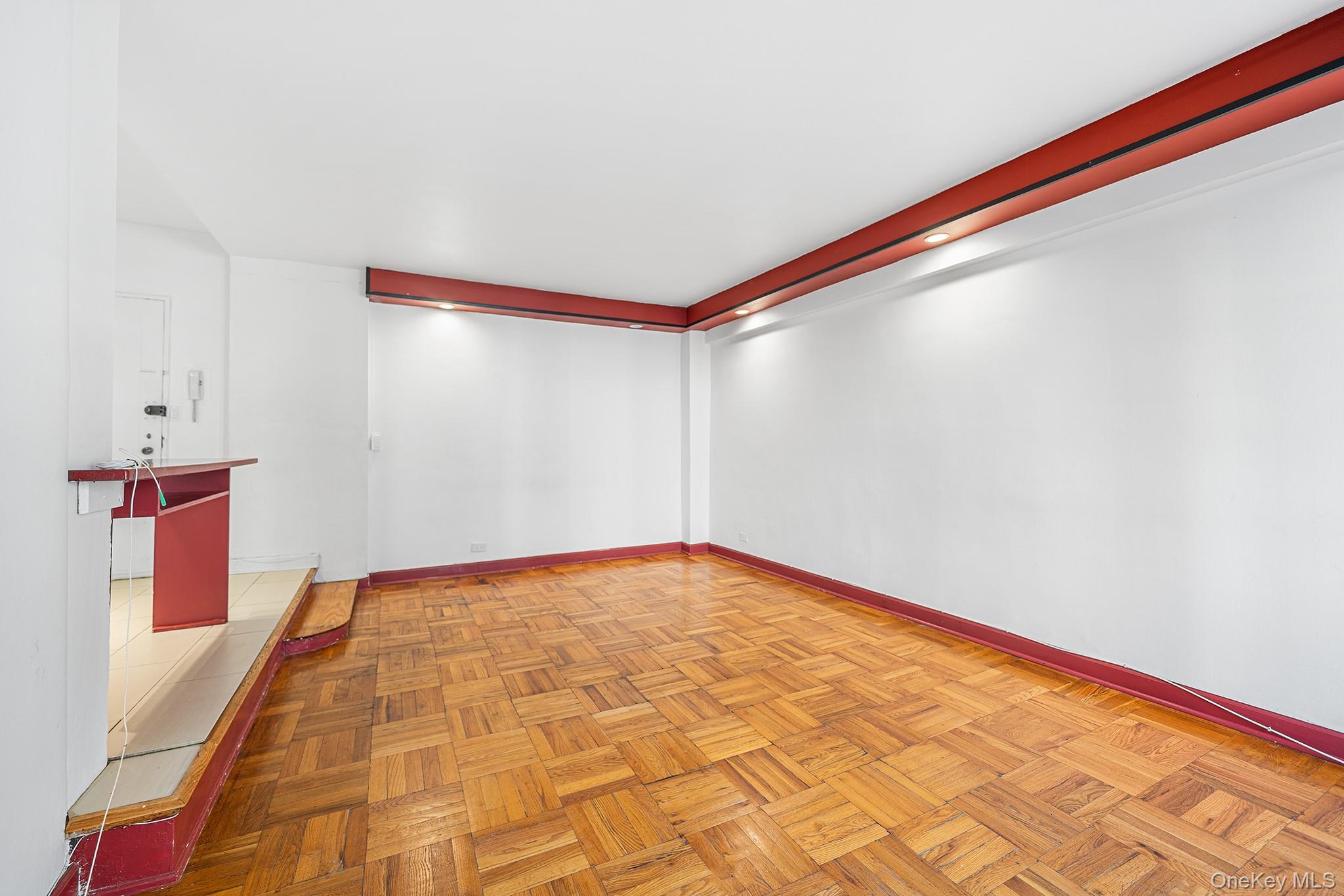 #8 photo, 98-33 64th Avenue, Rego Park , NY 11374