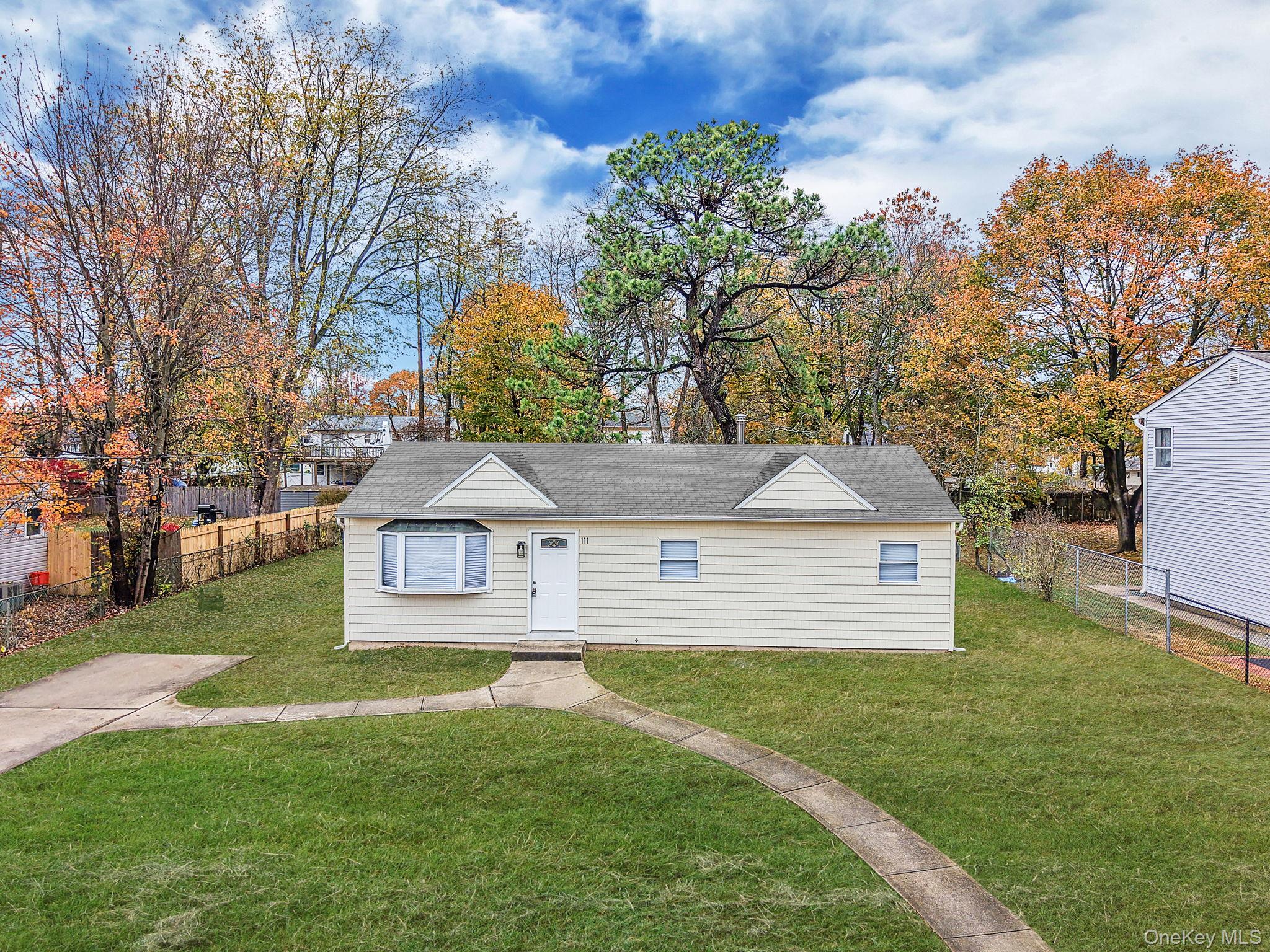 #4 photo, 111 Merrill Street, Brentwood , NY 11717