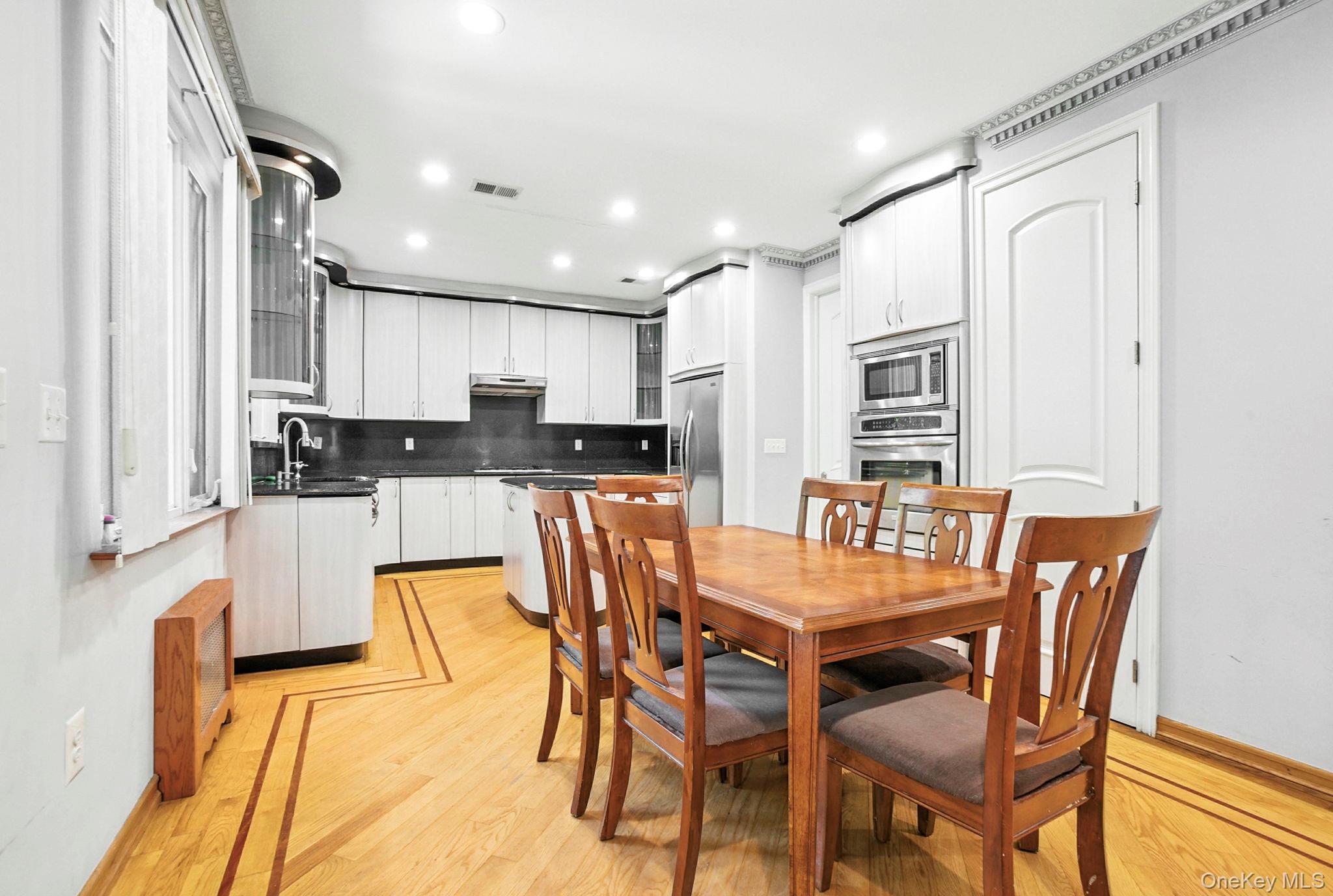 #20 photo, 77-16 Kew Forest Lane, Flushing , NY 11375