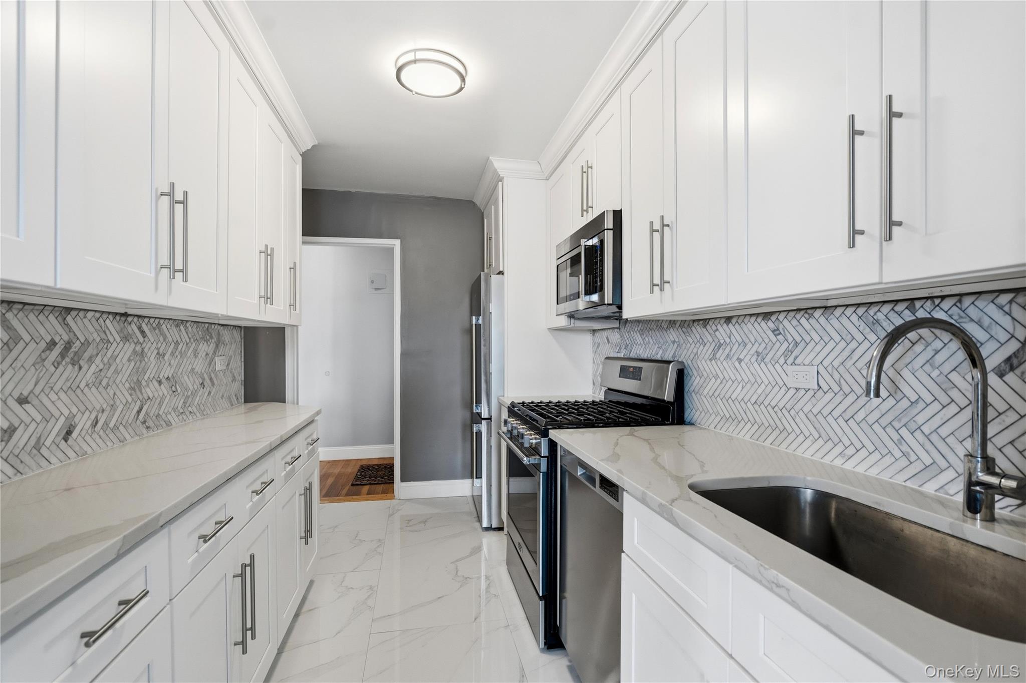 #10 photo, 241-20 Northern Boulevard, Douglaston , NY 11362