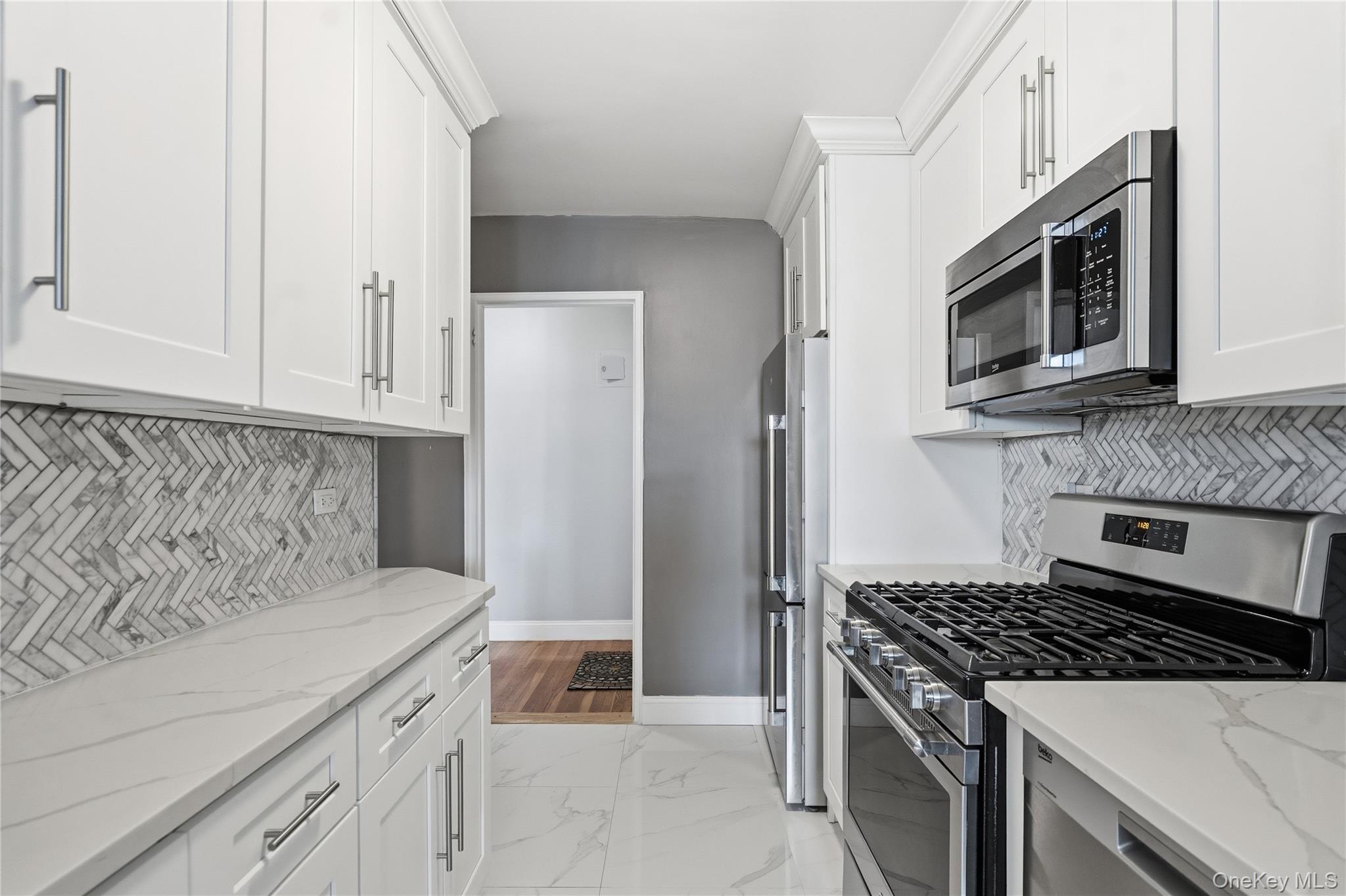 #12 photo, 241-20 Northern Boulevard, Douglaston , NY 11362