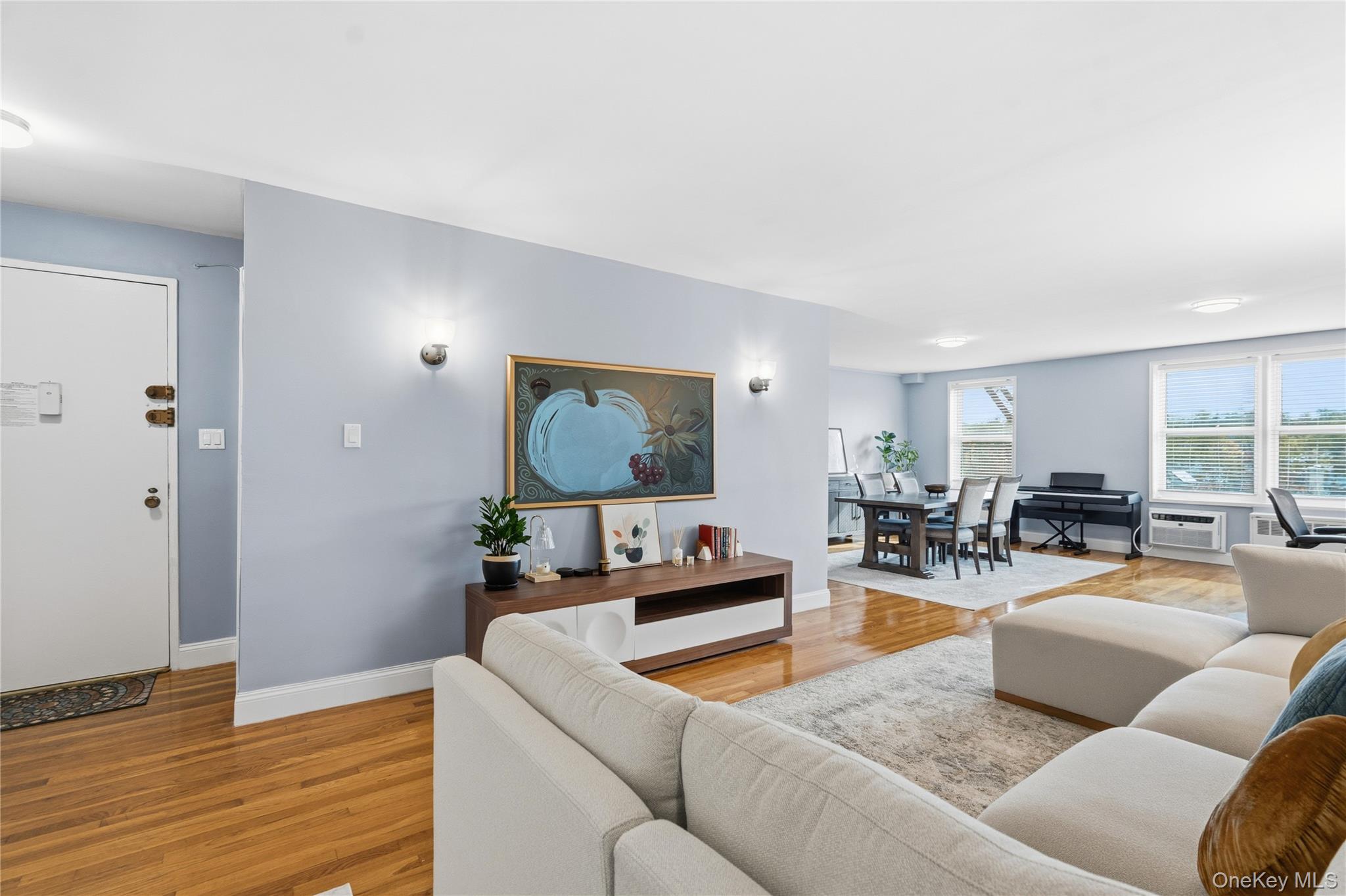 #2 photo, 241-20 Northern Boulevard, Douglaston , NY 11362