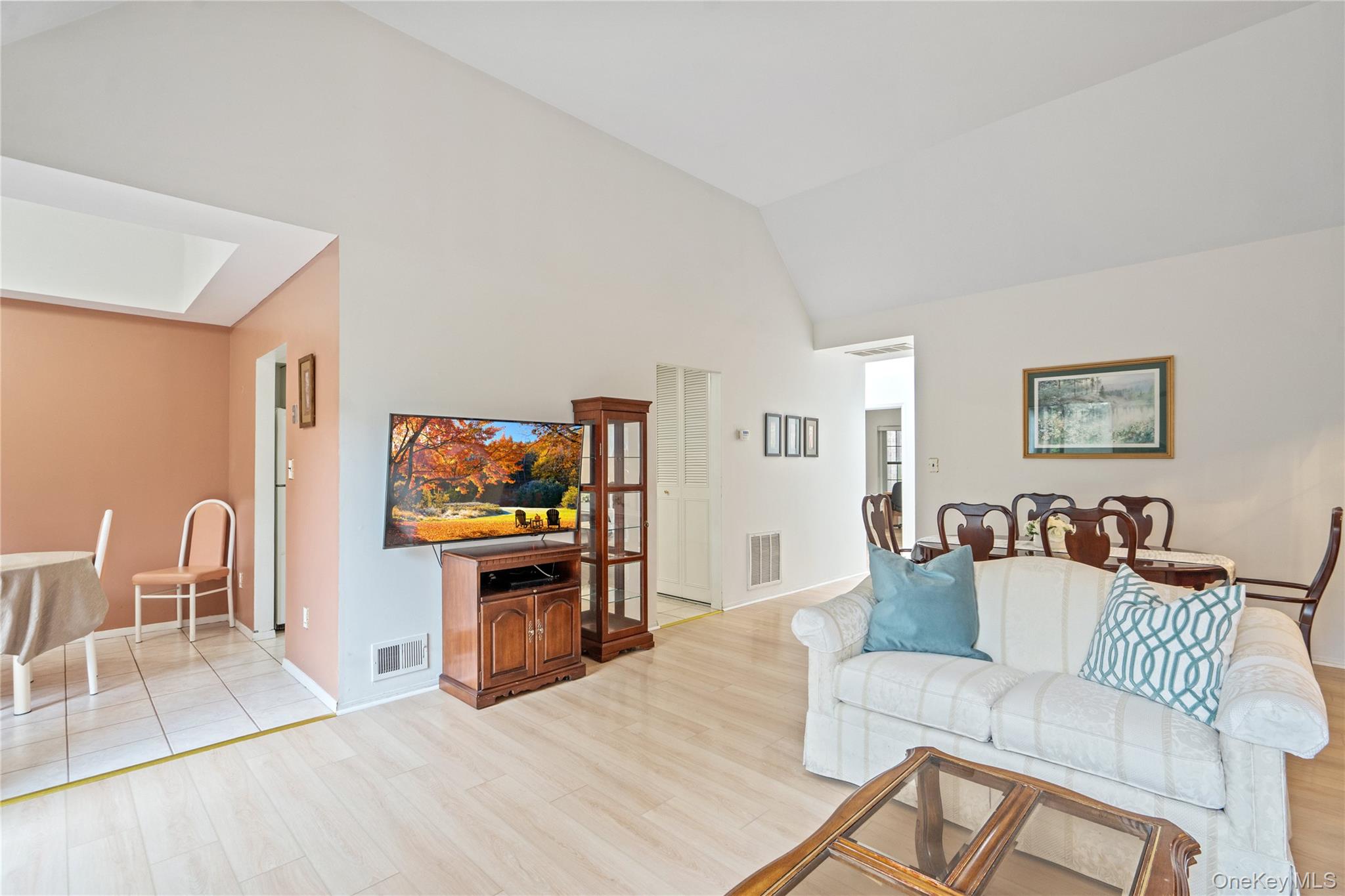 #12 photo, 76 Southgate Circle, Massapequa Park , NY 11762