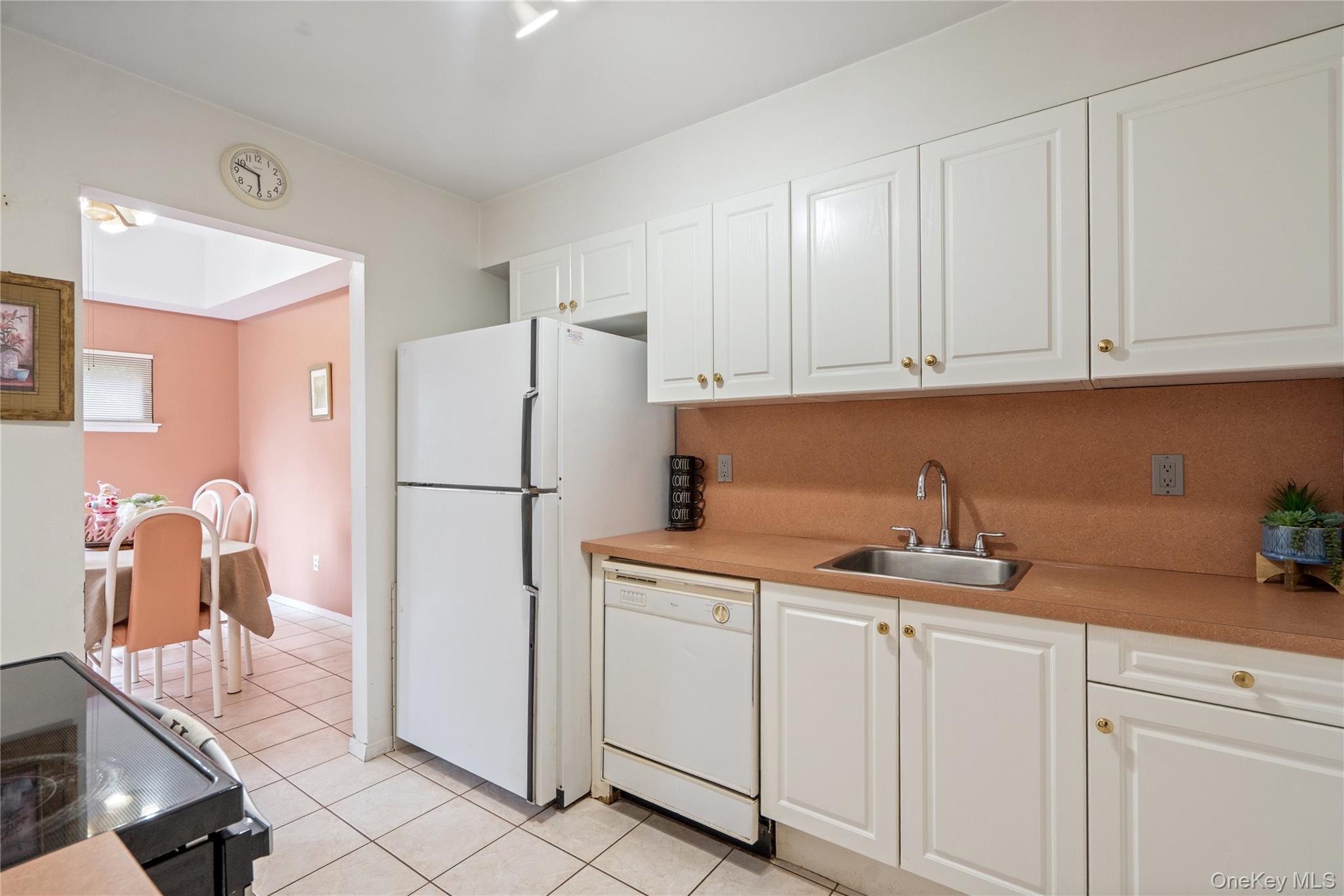 #19 photo, 76 Southgate Circle, Massapequa Park , NY 11762