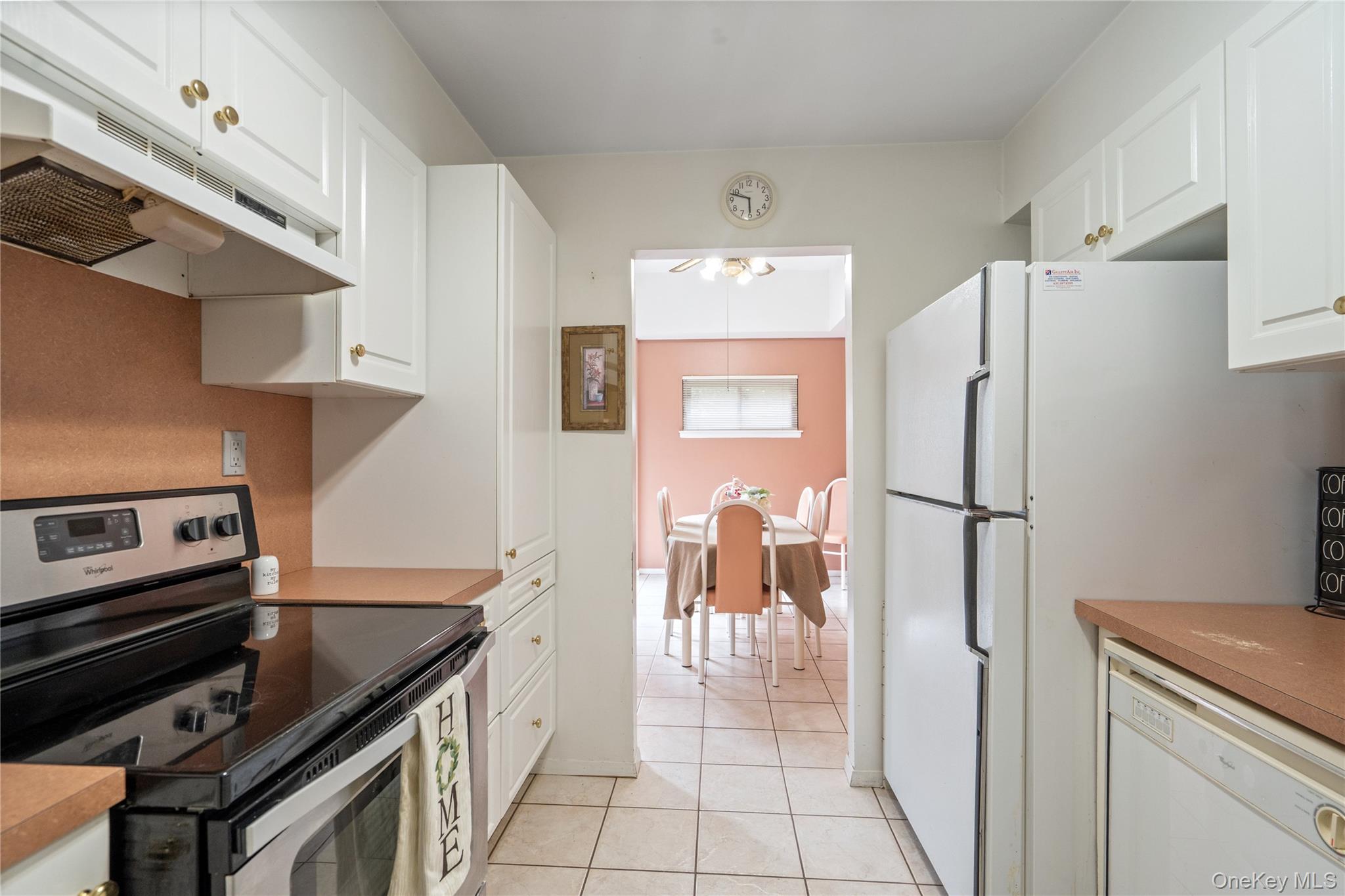 #20 photo, 76 Southgate Circle, Massapequa Park , NY 11762