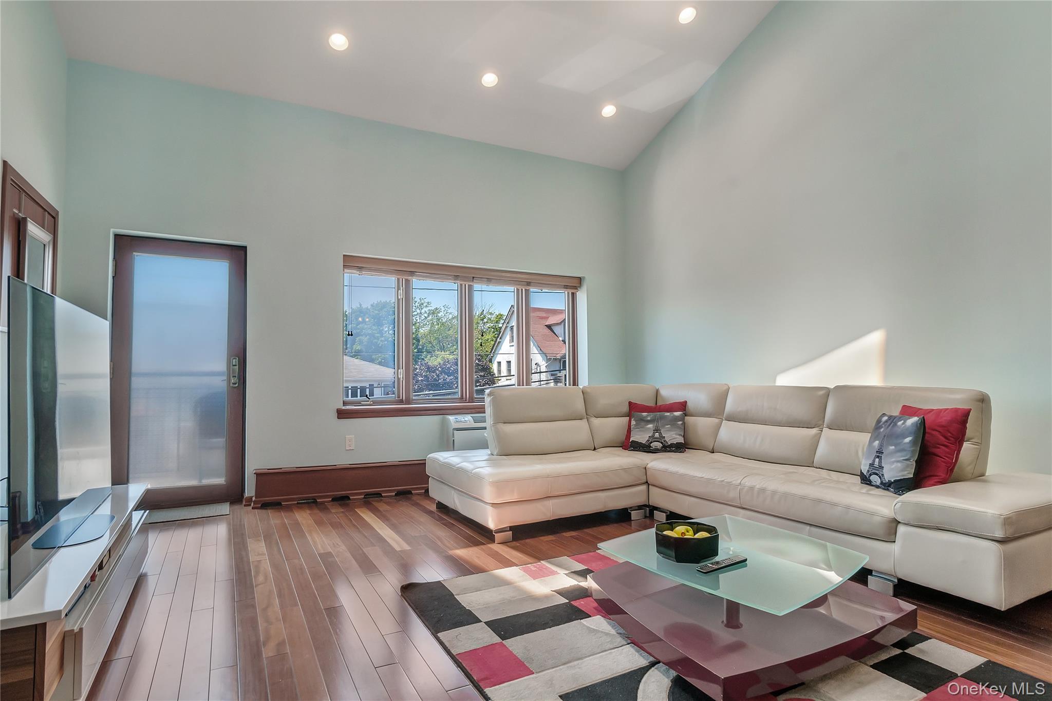 #5 photo, 208 Beach 124th Street, Far Rockaway , NY 11694