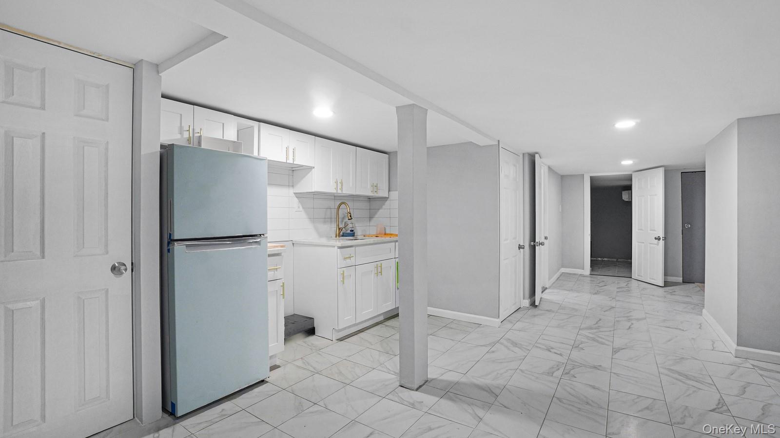 #19 photo, 681 Rhinelander Avenue, Bronx , NY 10462