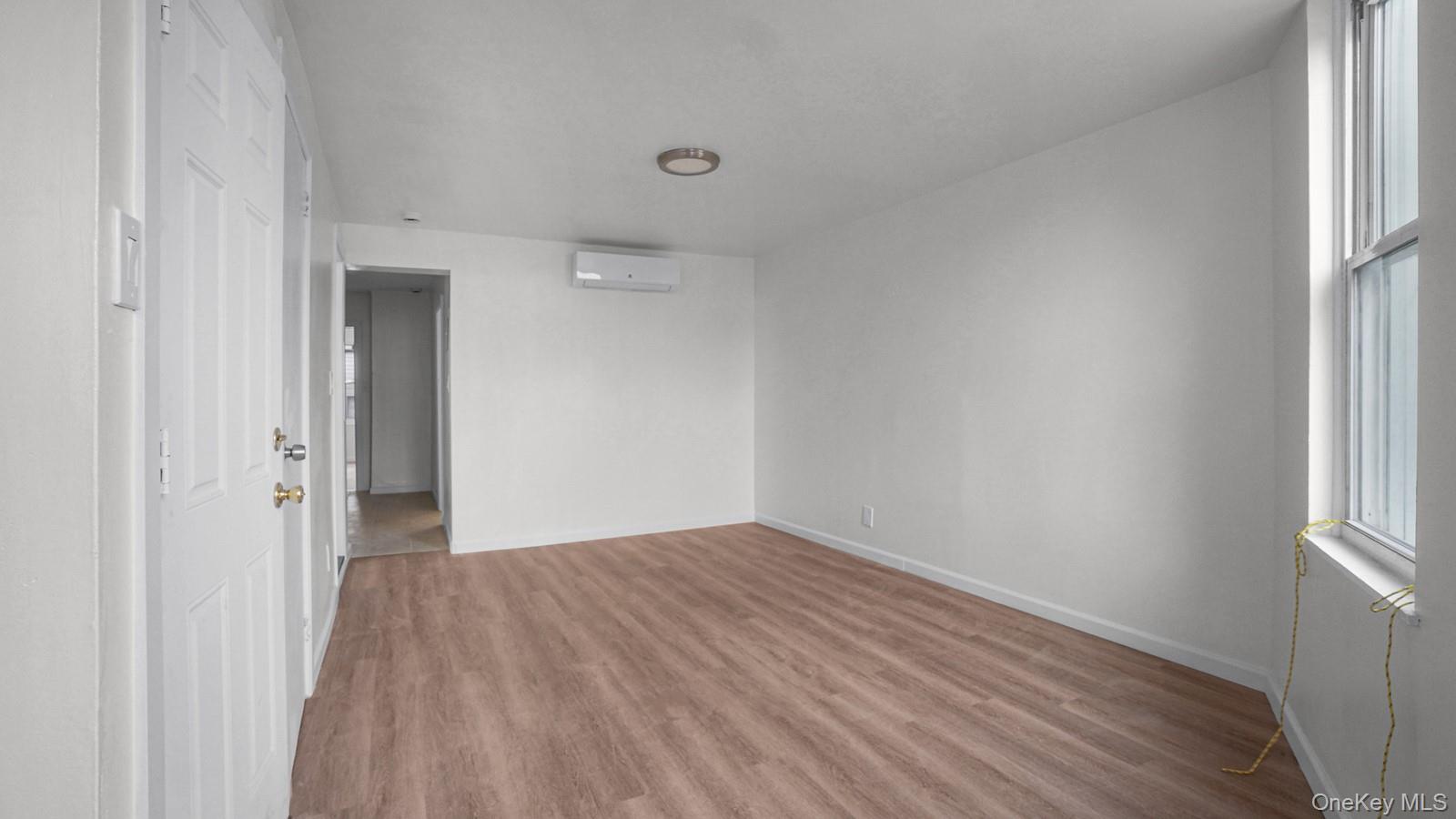 #9 photo, 681 Rhinelander Avenue, Bronx , NY 10462