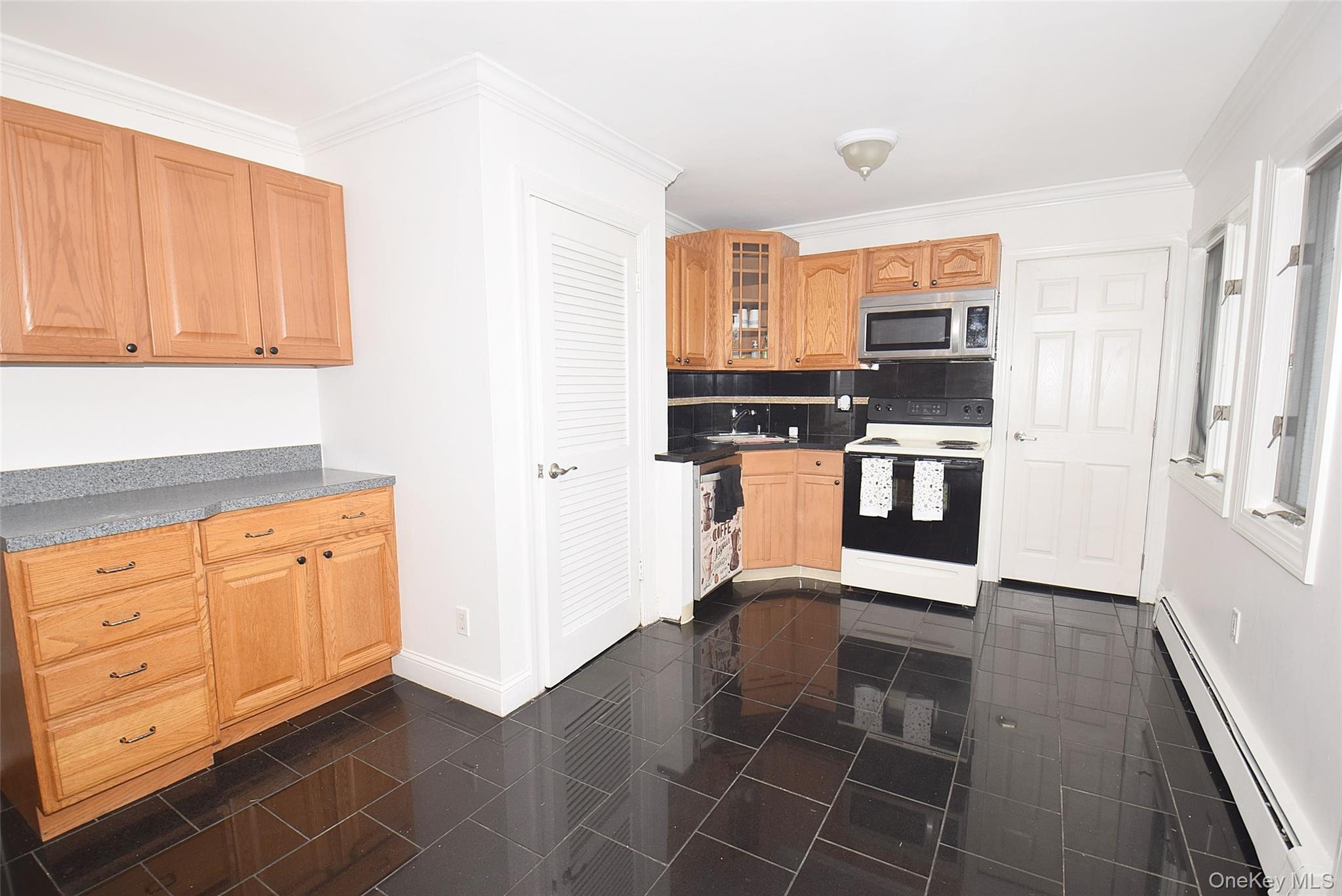 #8 photo, 87 Parkside Drive, Levittown , NY 11756