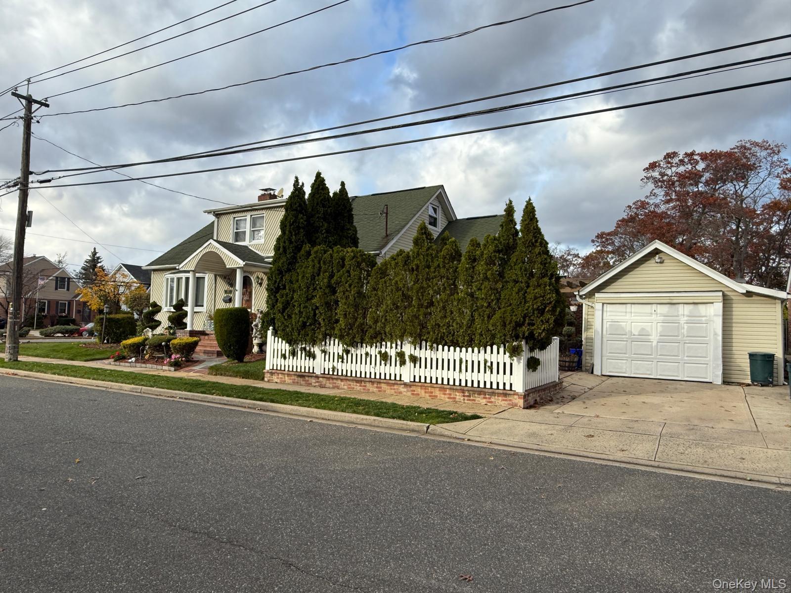 #1 photo, 183 N Cottage Street, North Valley Stream , NY 11580