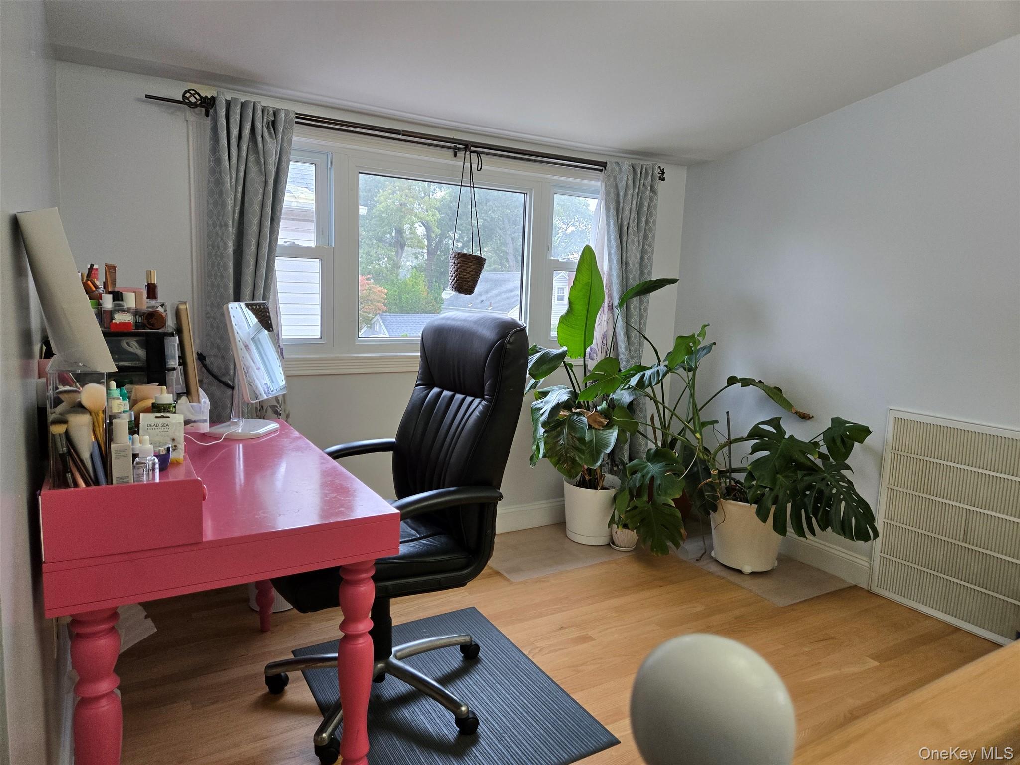 #13 photo, 183 N Cottage Street, নাসাউ কাউন্টি North Valley Stream , NY 11580