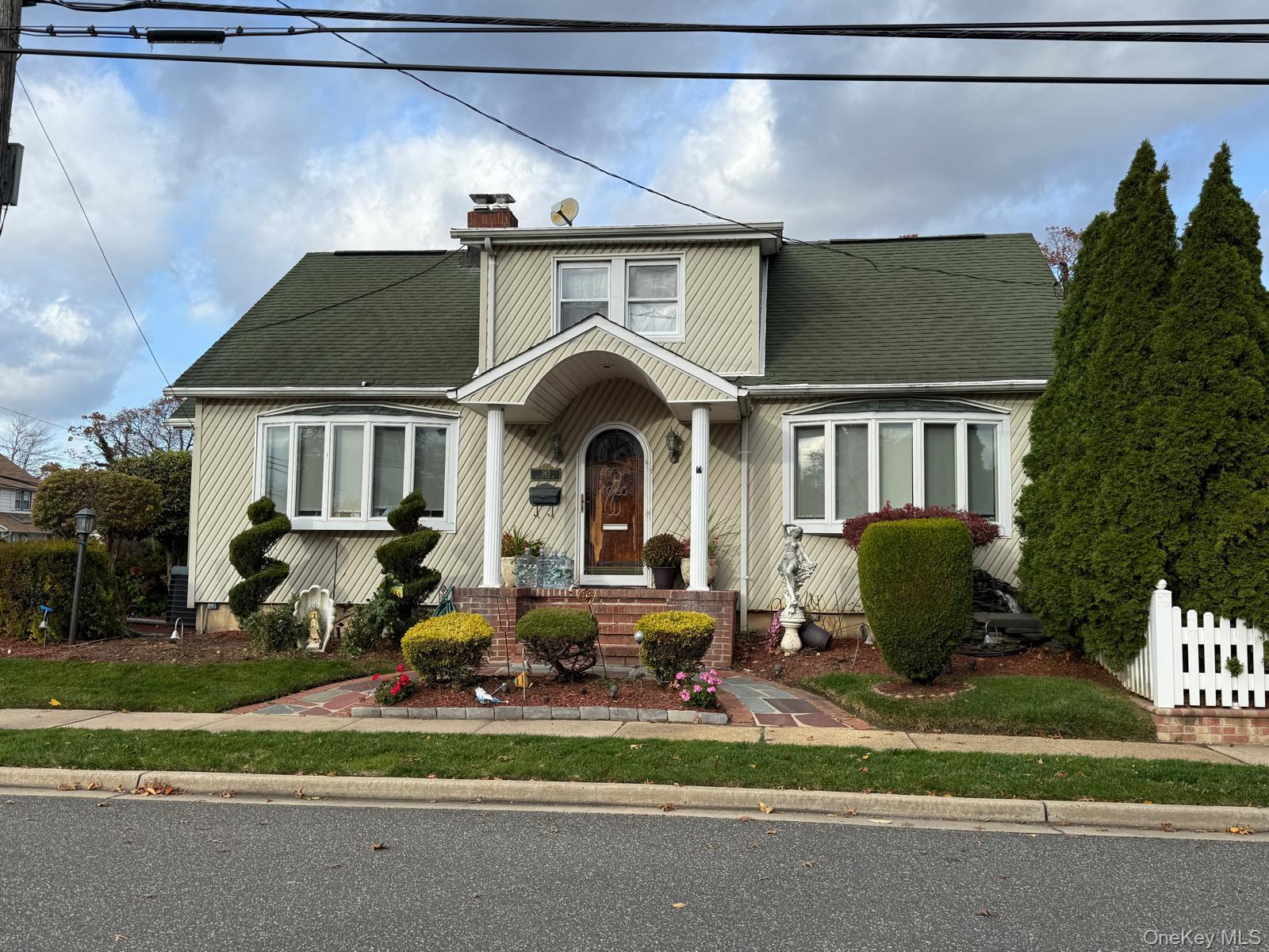 #3 photo, 183 N Cottage Street, North Valley Stream , NY 11580