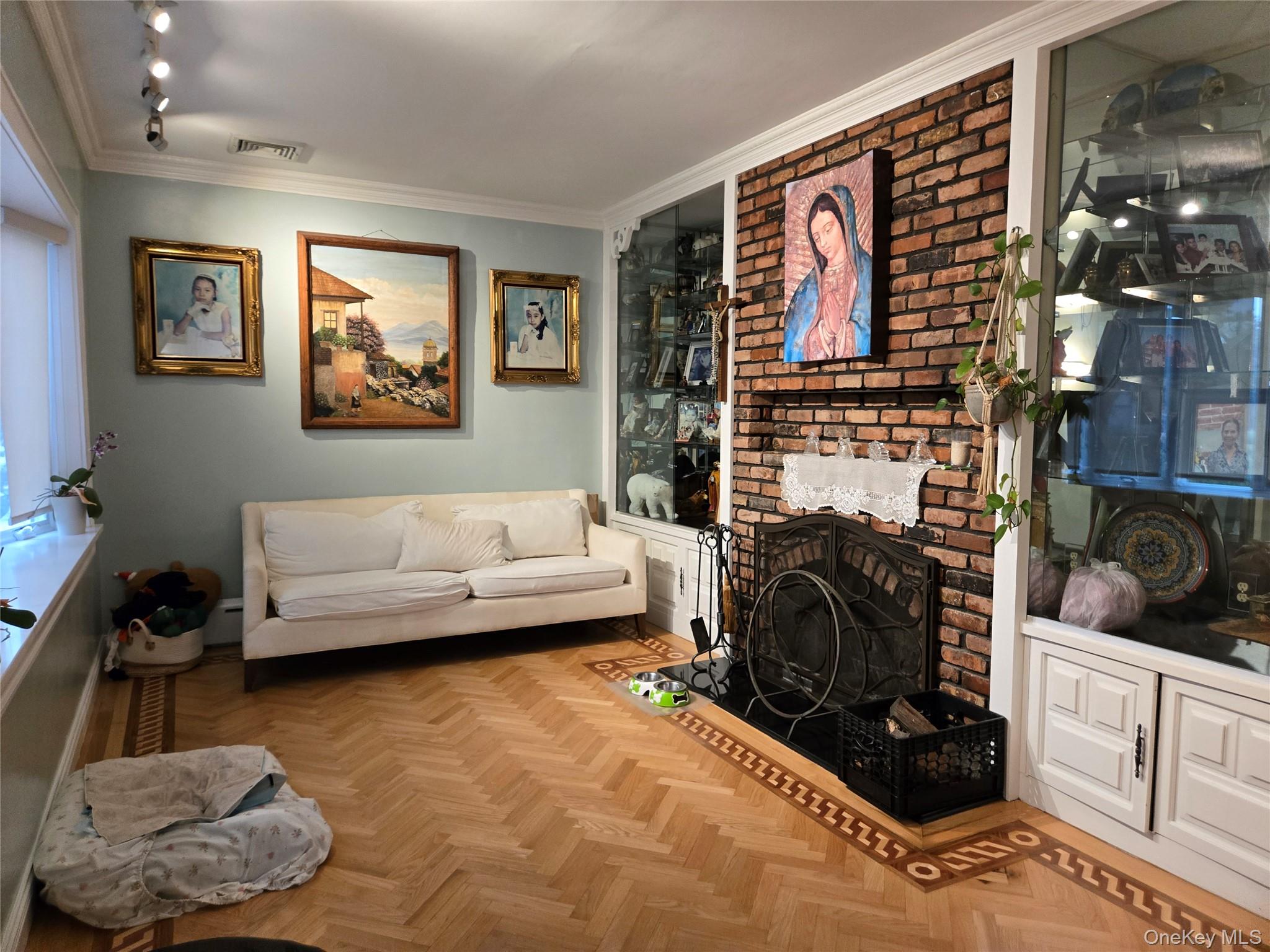 #4 photo, 183 N Cottage Street, North Valley Stream , NY 11580