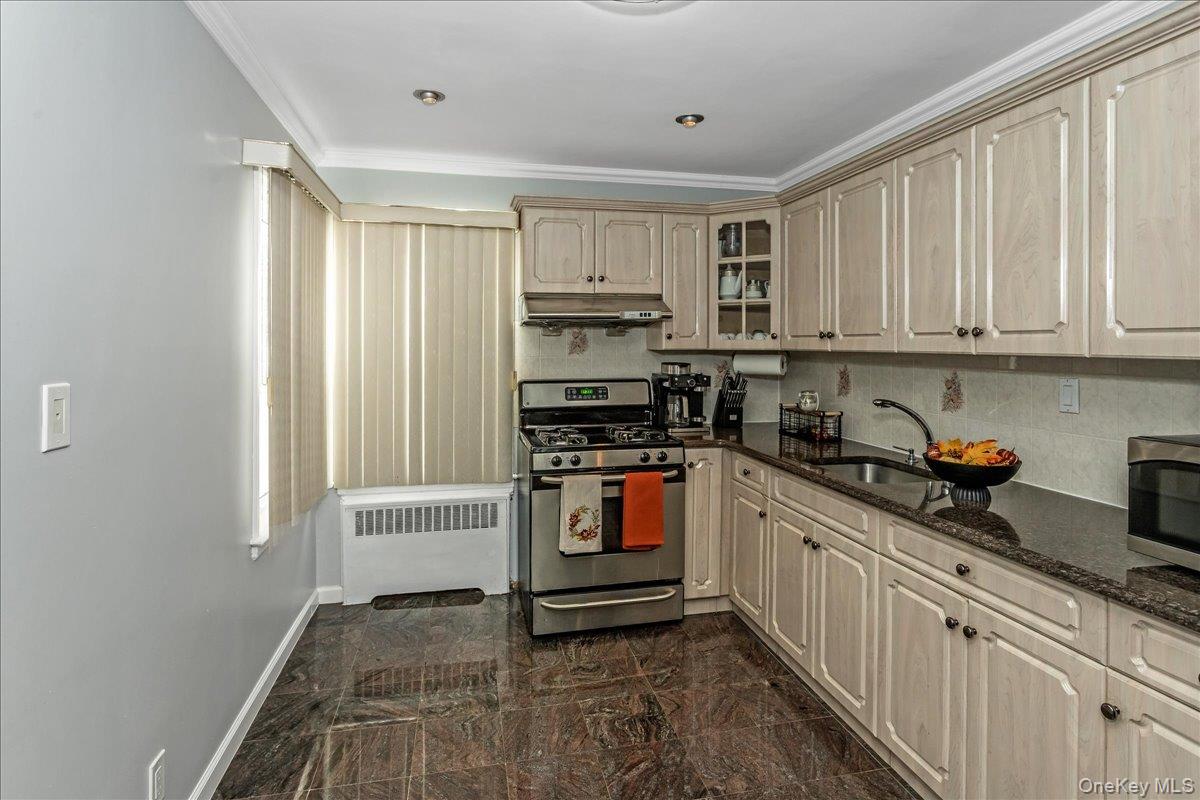 #8 photo, 95 Norman Street, New Hyde Park , NY 11040