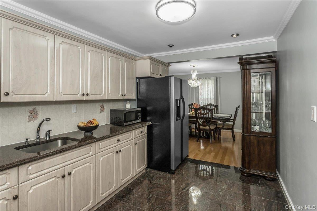 #9 photo, 95 Norman Street, New Hyde Park , NY 11040