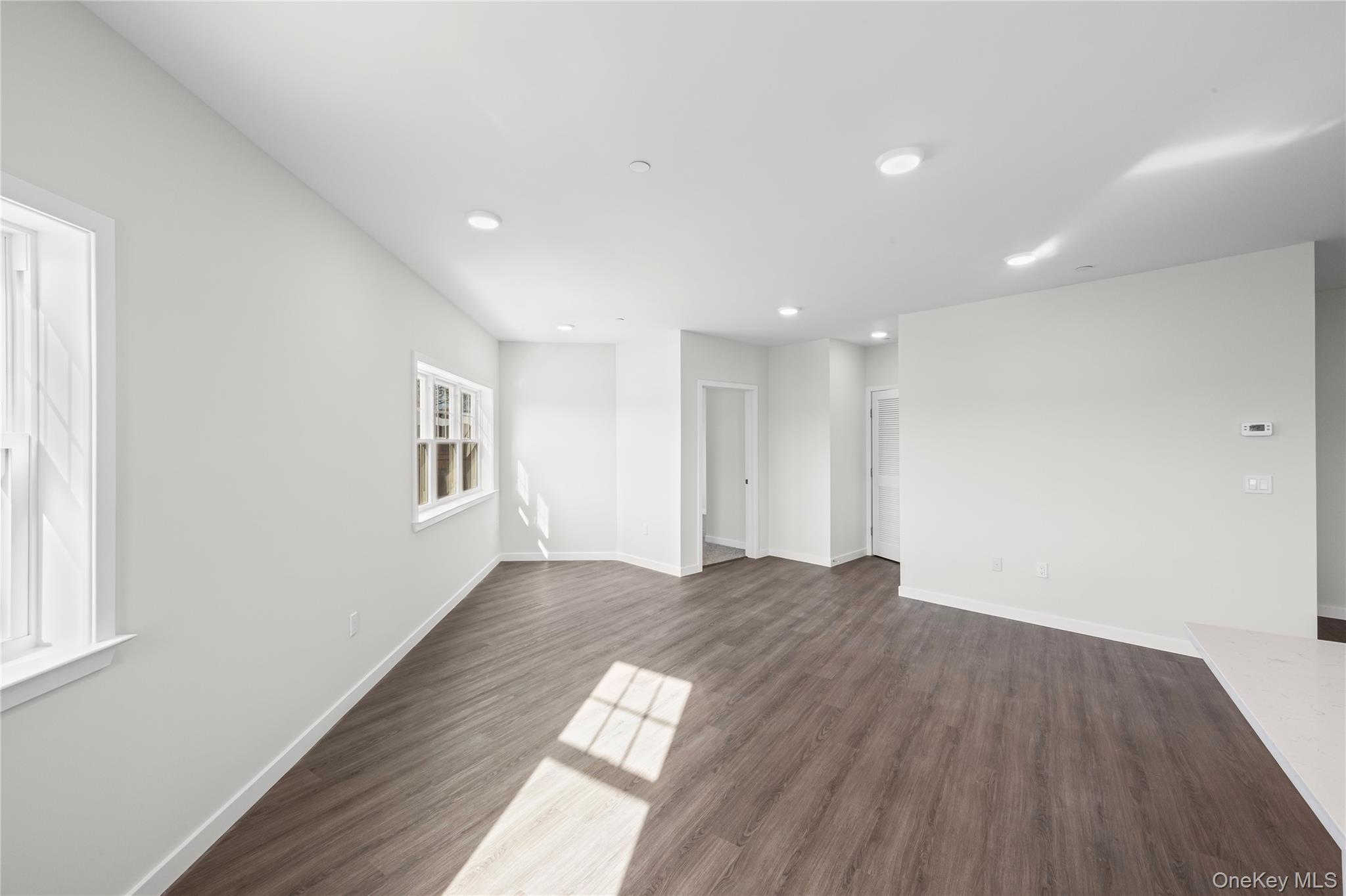 #11 photo, 227 4th Avenue, सफ़ोक काउंटी Bay Shore , NY 11706