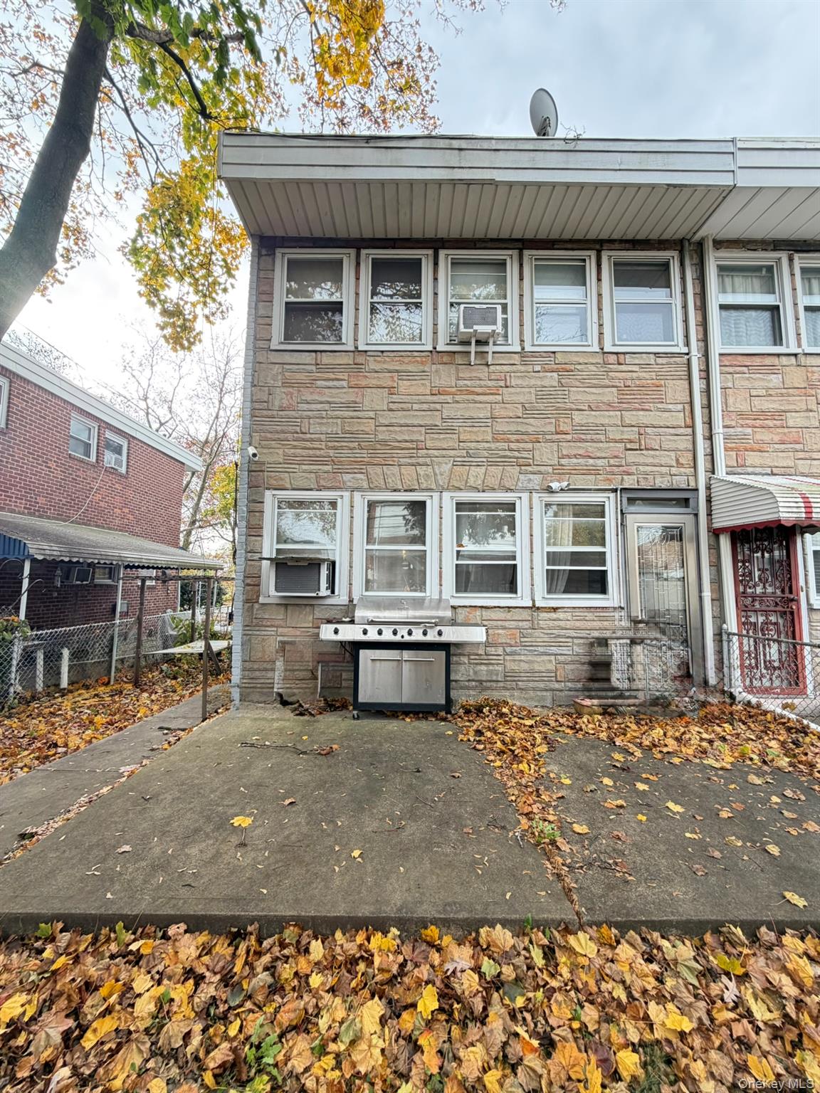 #4 photo, 83-27 Commonwealth Boulevard, Bellerose , NY 11426