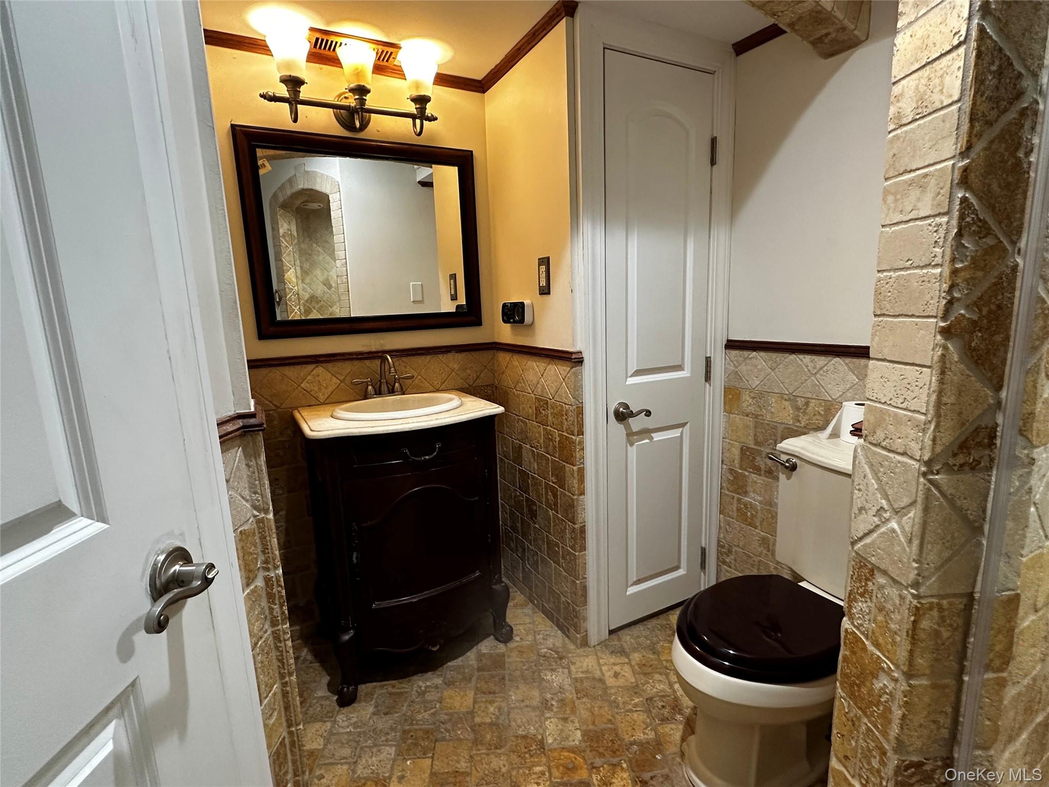 #13 photo, 128 Bailey Court, Middle Island , NY 11953