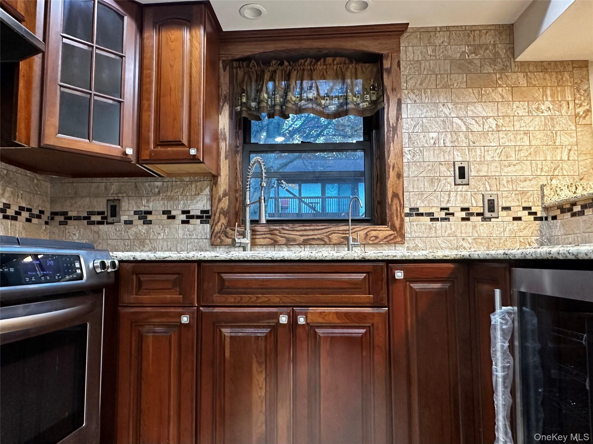 #3 photo, 128 Bailey Court, Middle Island , NY 11953