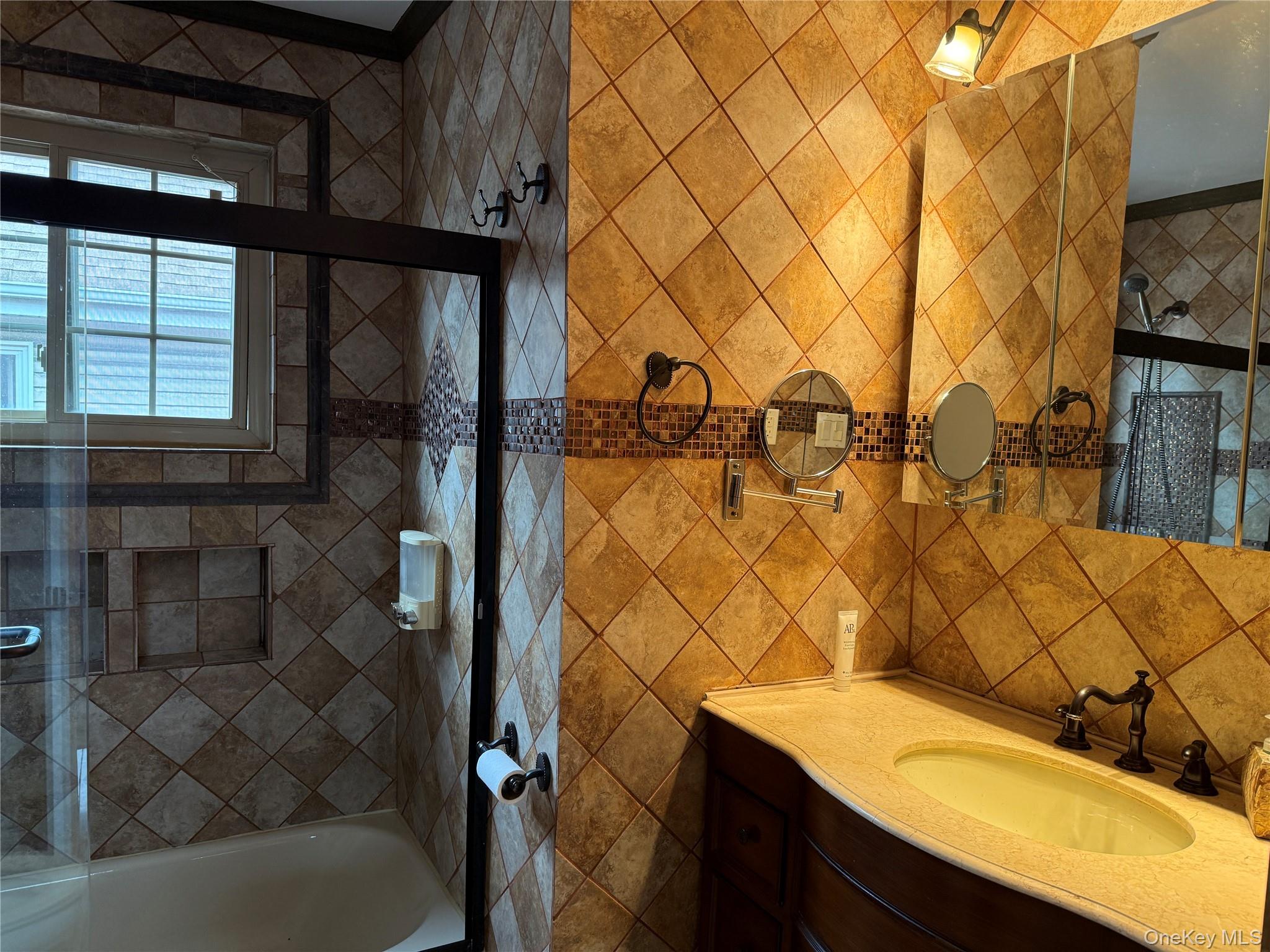 #14 photo, 65-29 168TH, Fresh Meadows , NY 11365